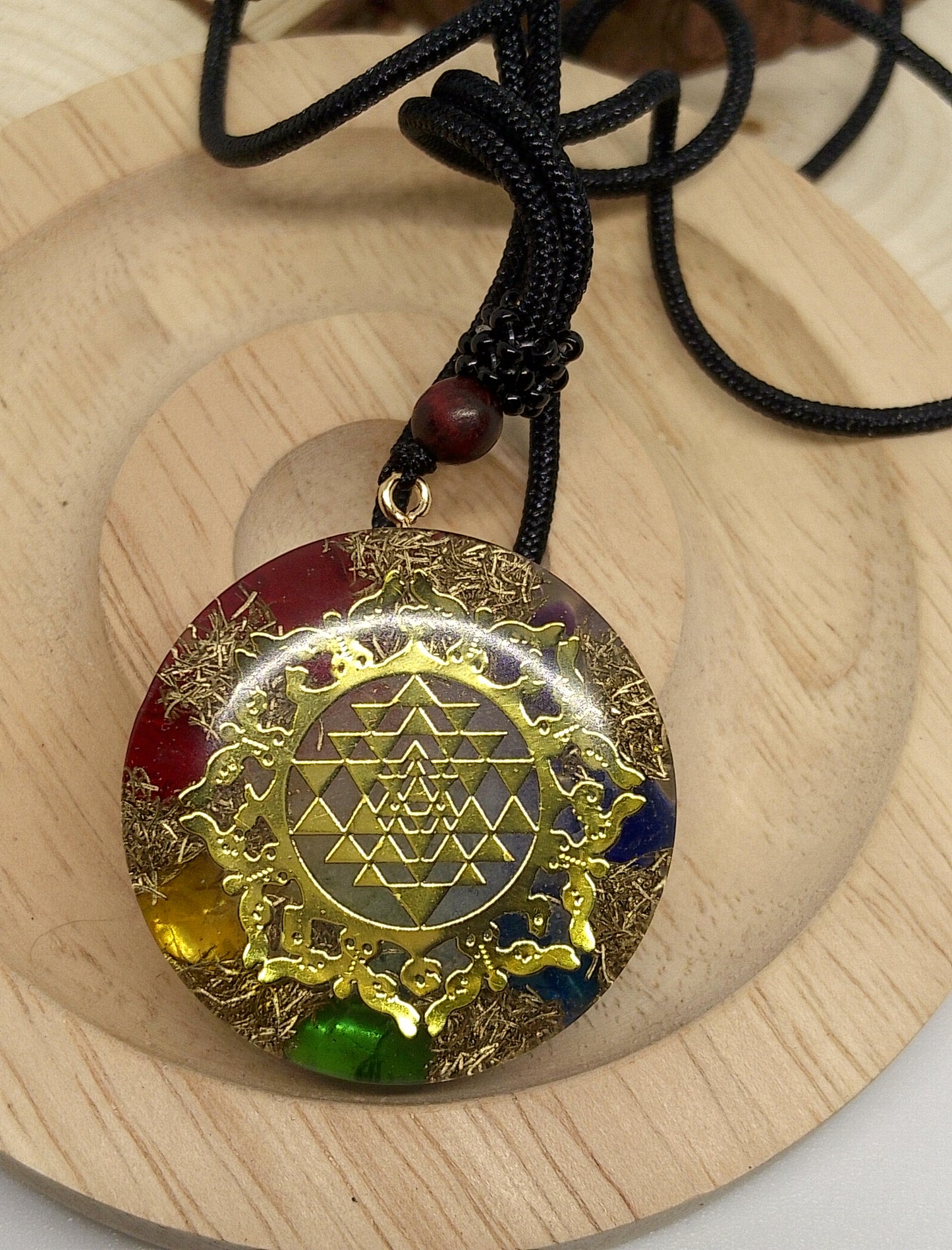 Collier orgonite multicolore