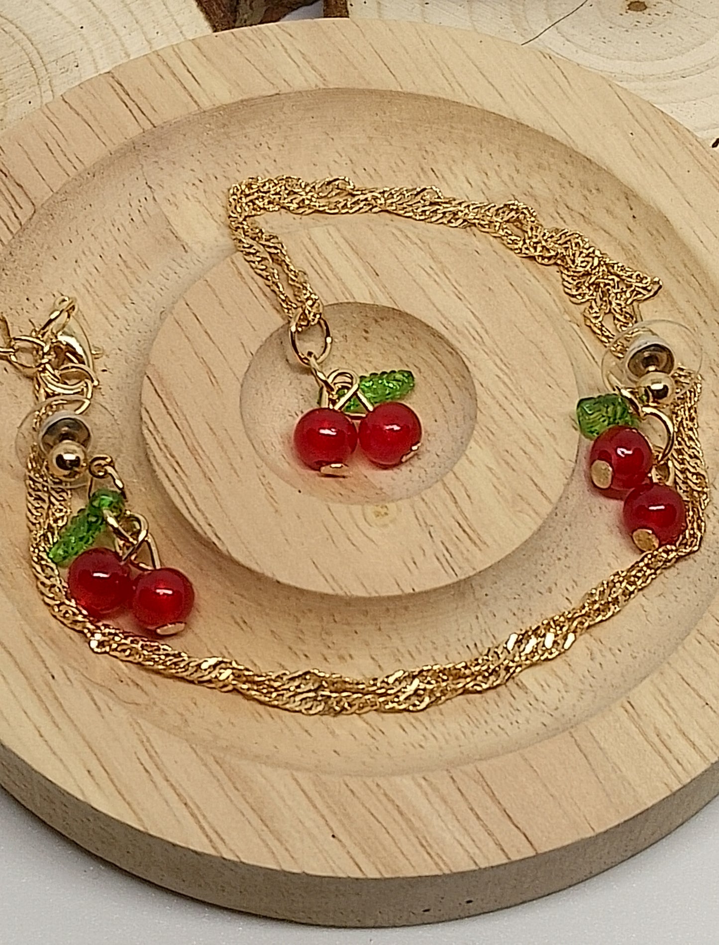 Collier et boucles d'oreilles cerise