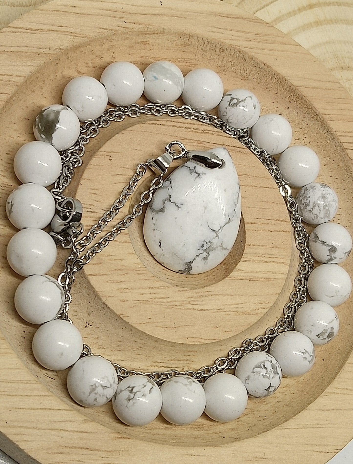 Collier et bracelet en howlite blanche