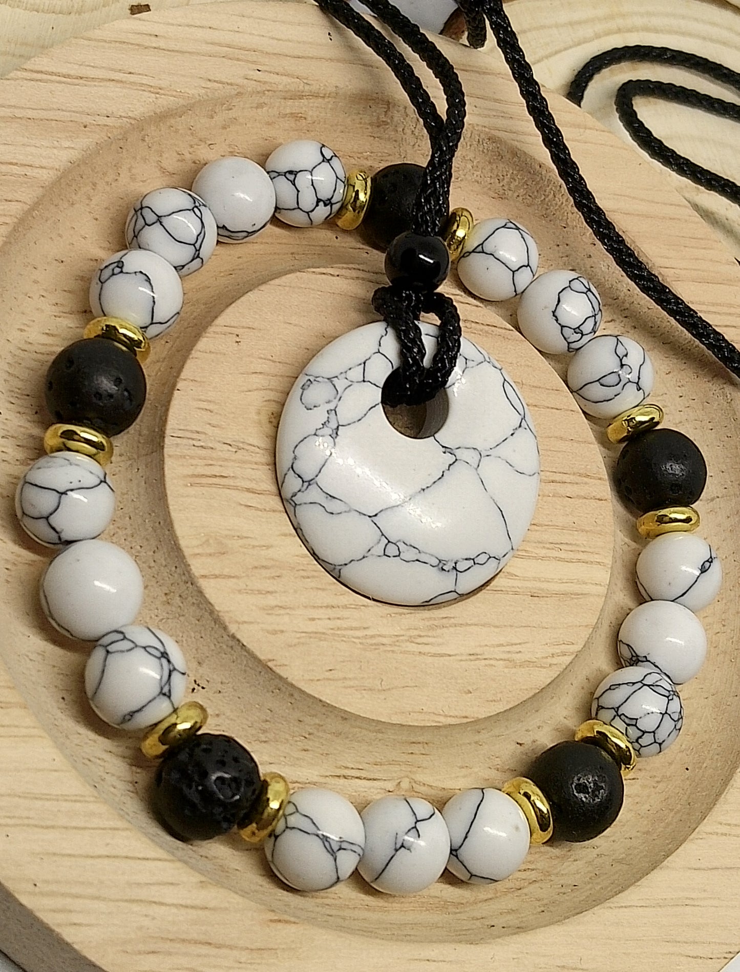 Collier et bracelet howlite