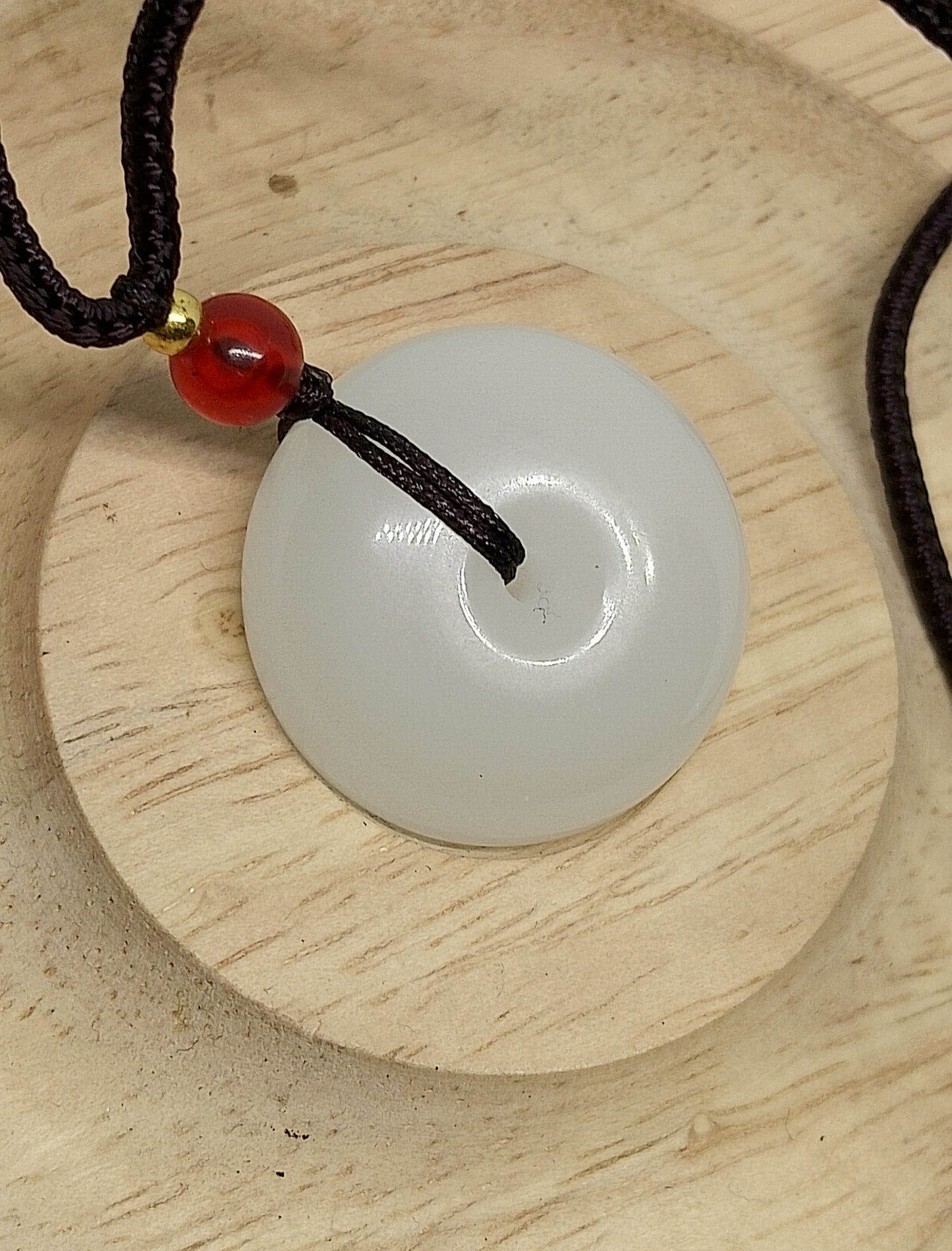 Collier en jade blanc