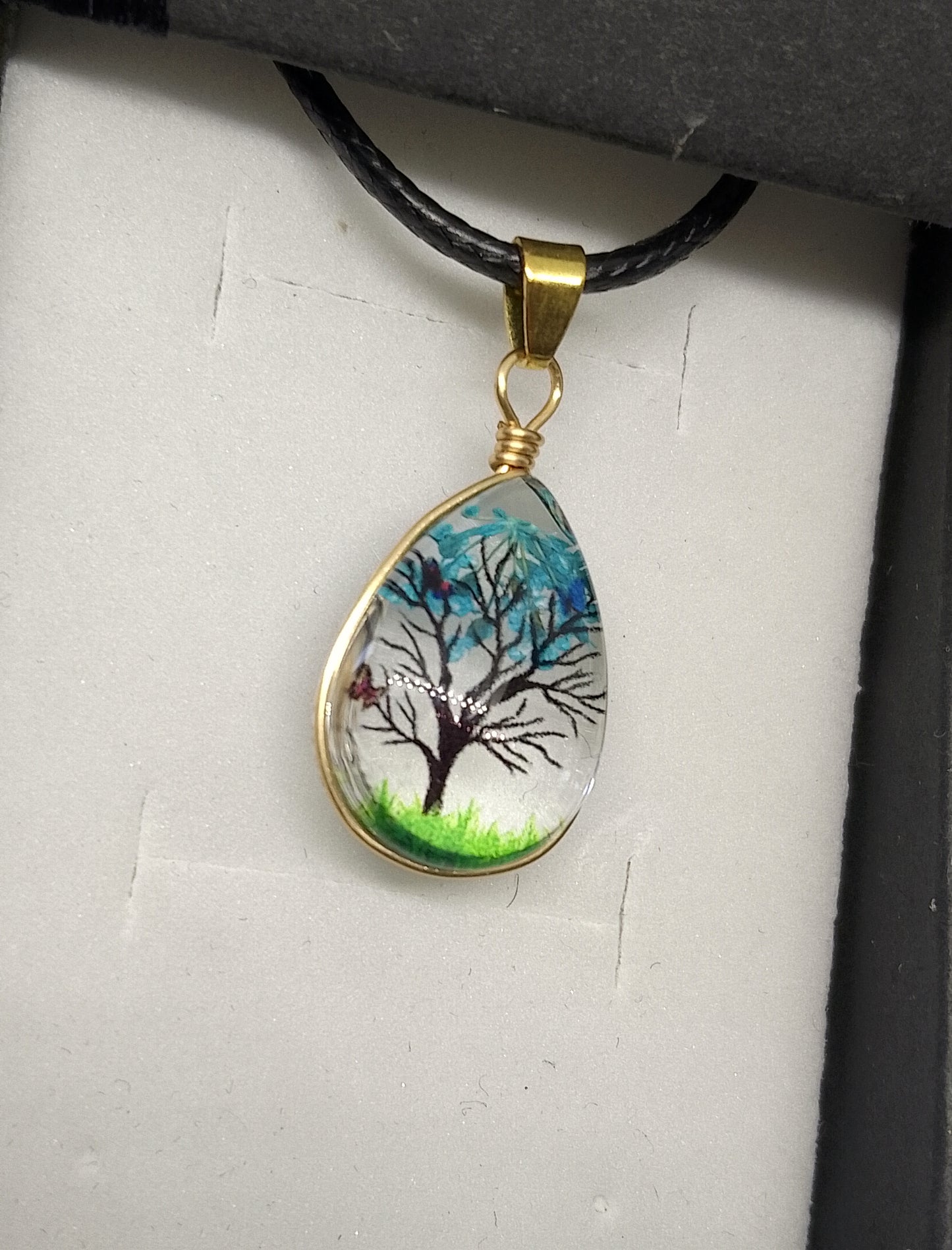 Collier en verre motif nature