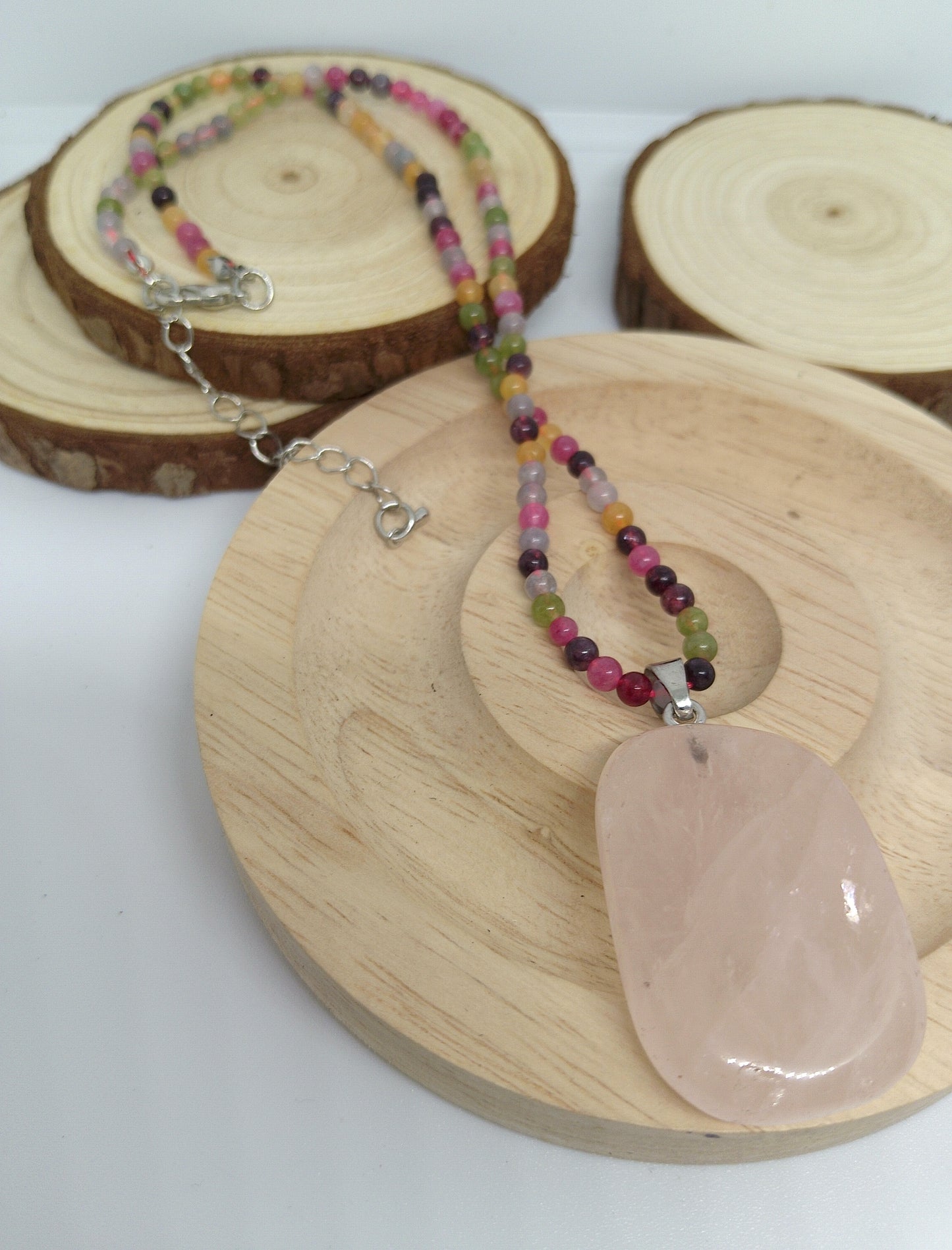 Collier en tourmaline colorée, pendentif en quartz rose