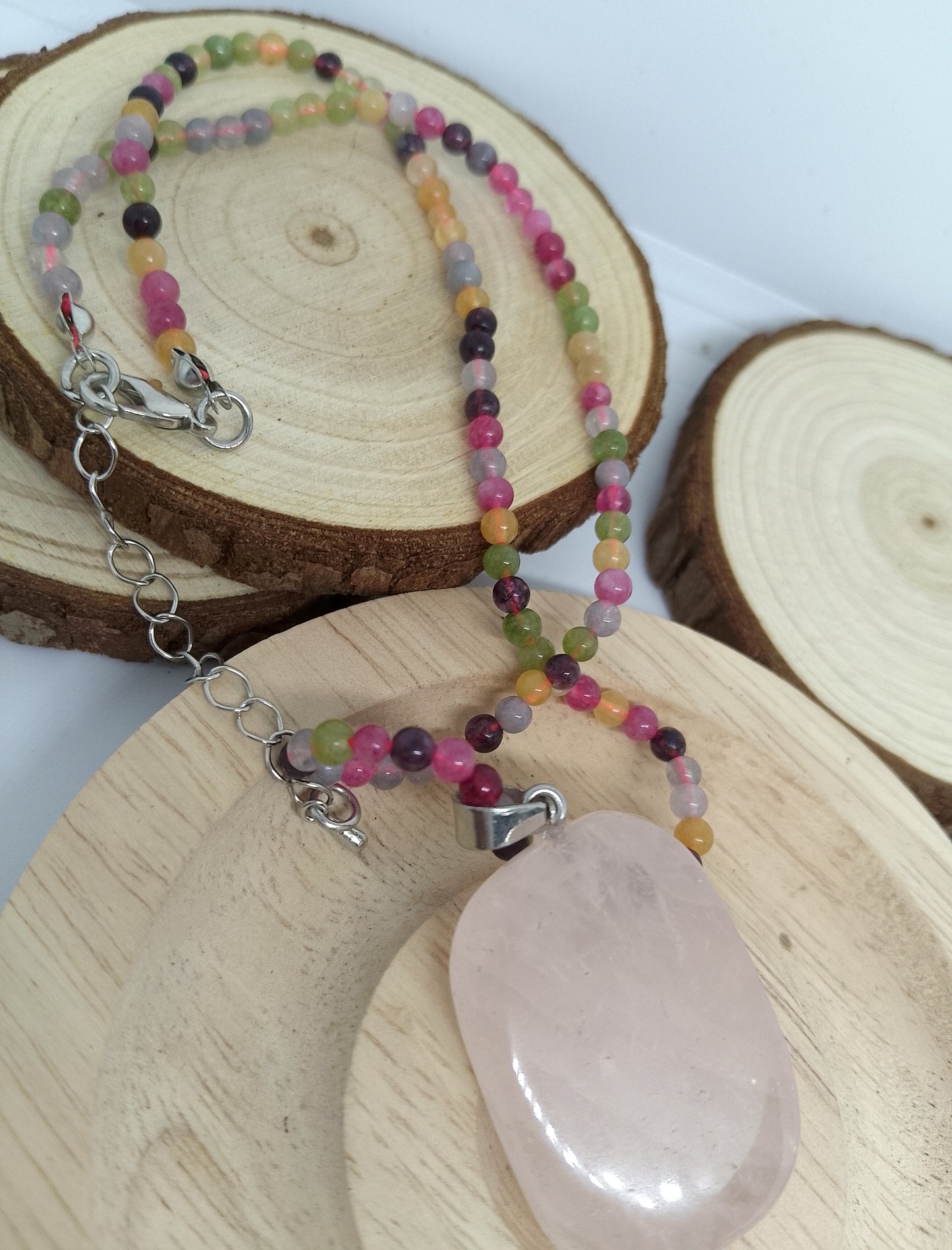 Collier en tourmaline colorée, pendentif en quartz rose