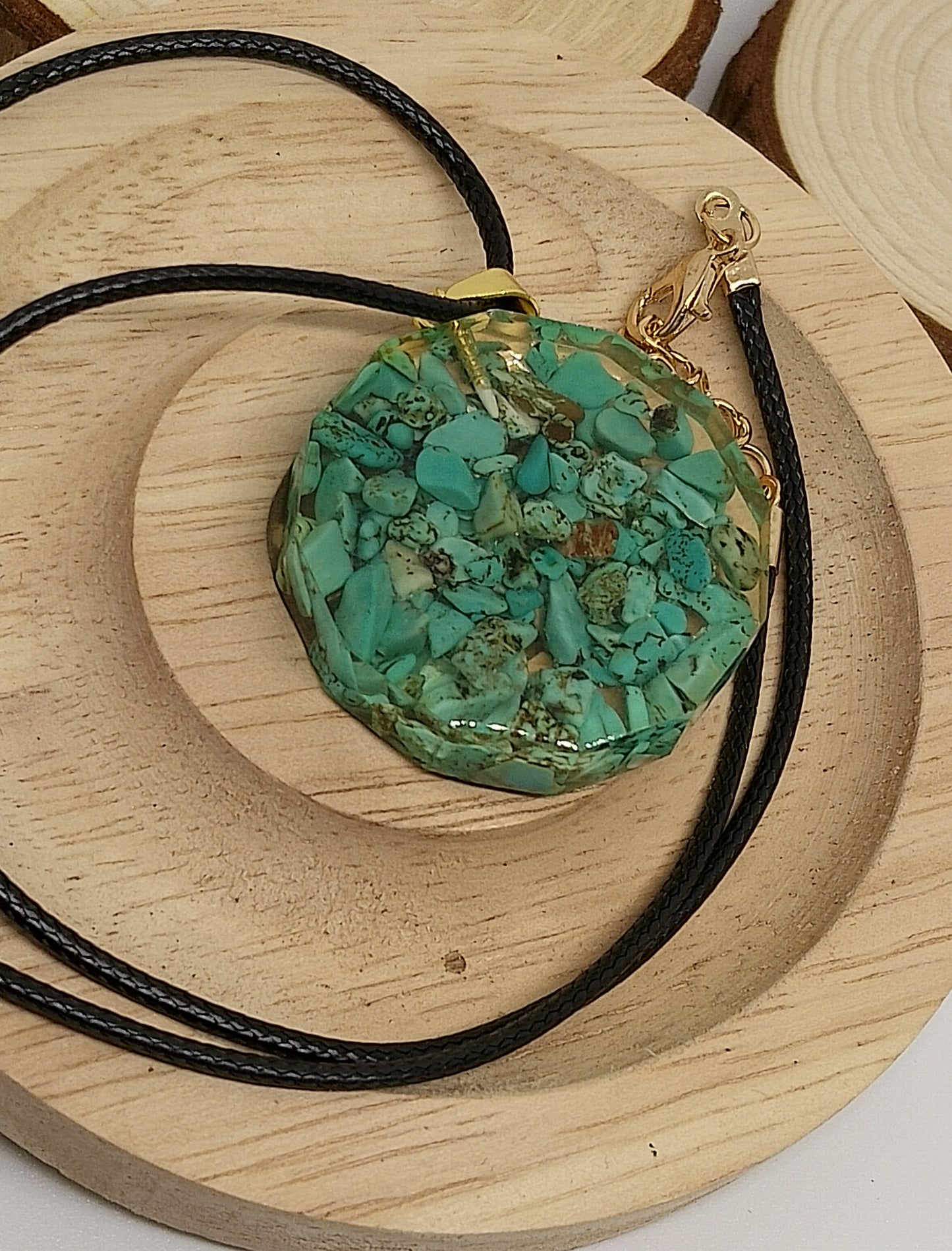 Collier orgonite en turquoise