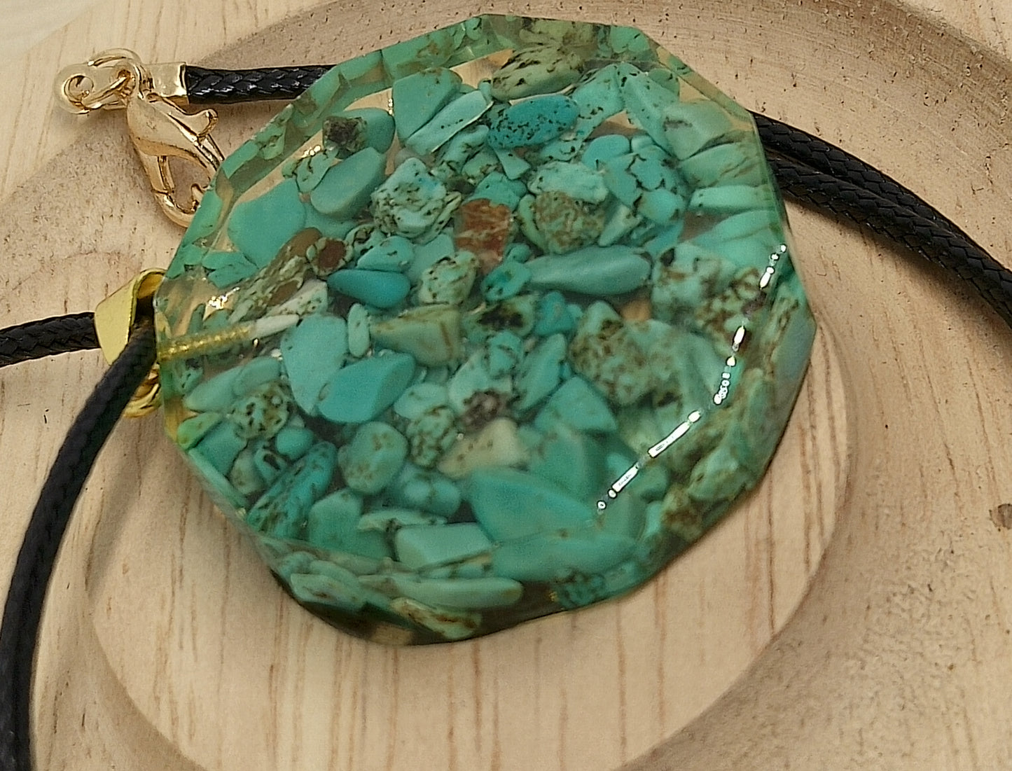 Collier orgonite en turquoise