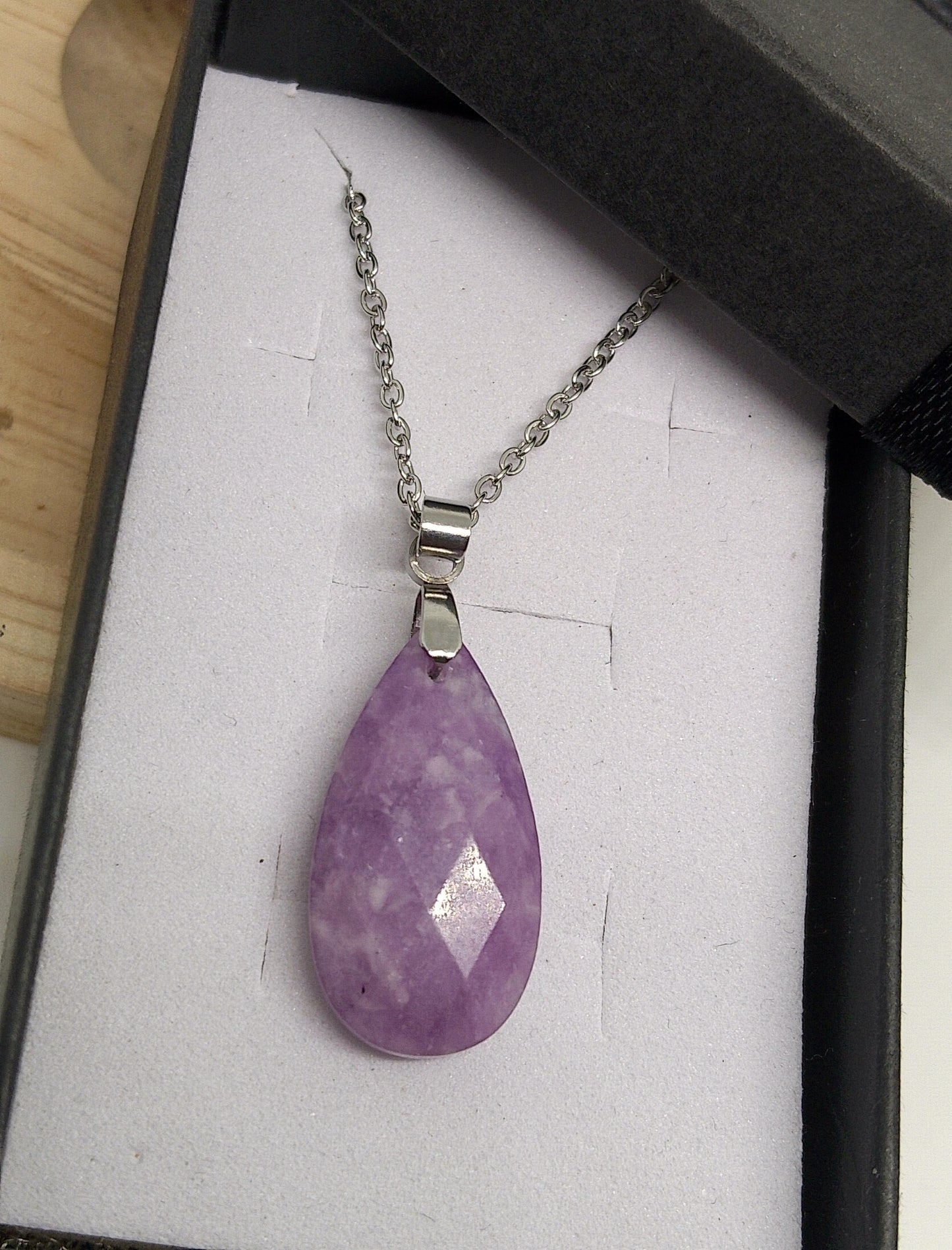 Collier en lépidolite