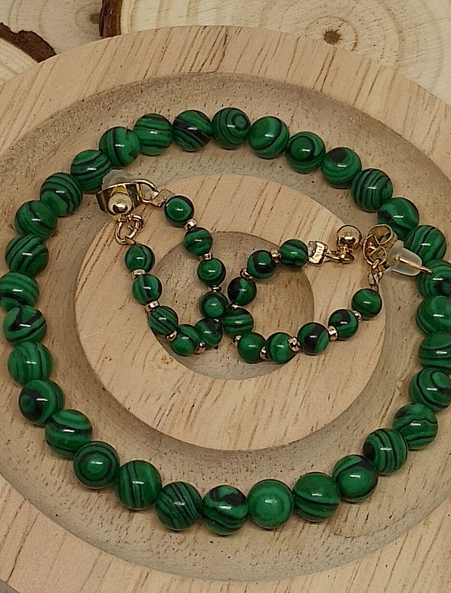 Bracelet et boucles d'oreilles en malachite résinée