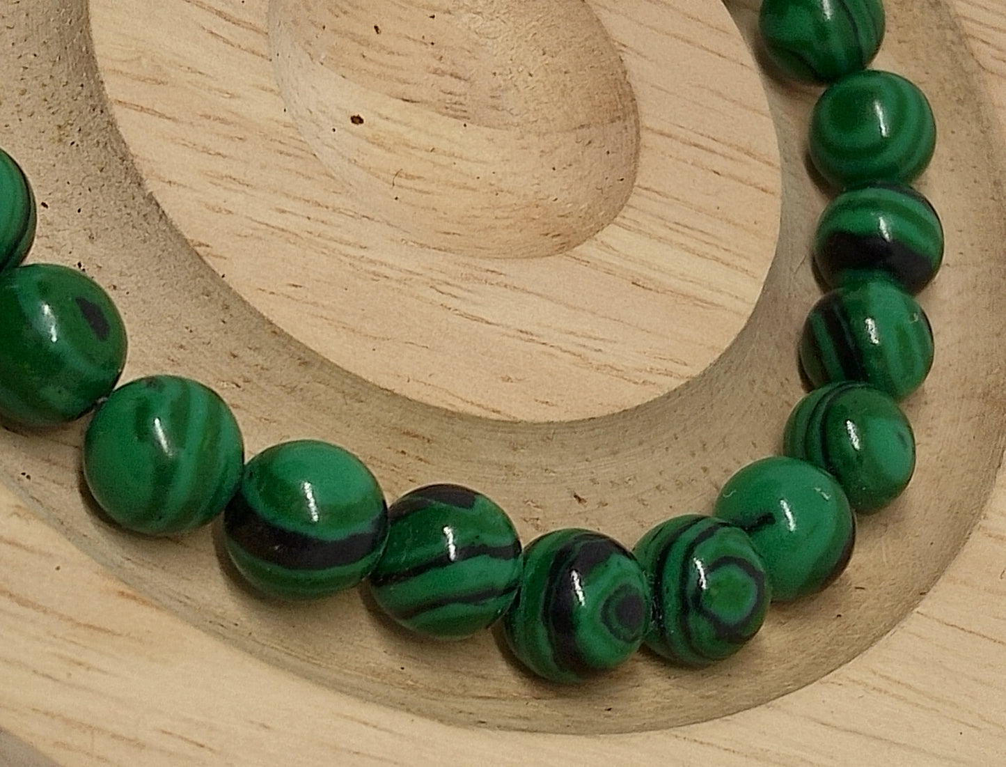 Bracelet et boucles d'oreilles en malachite résinée