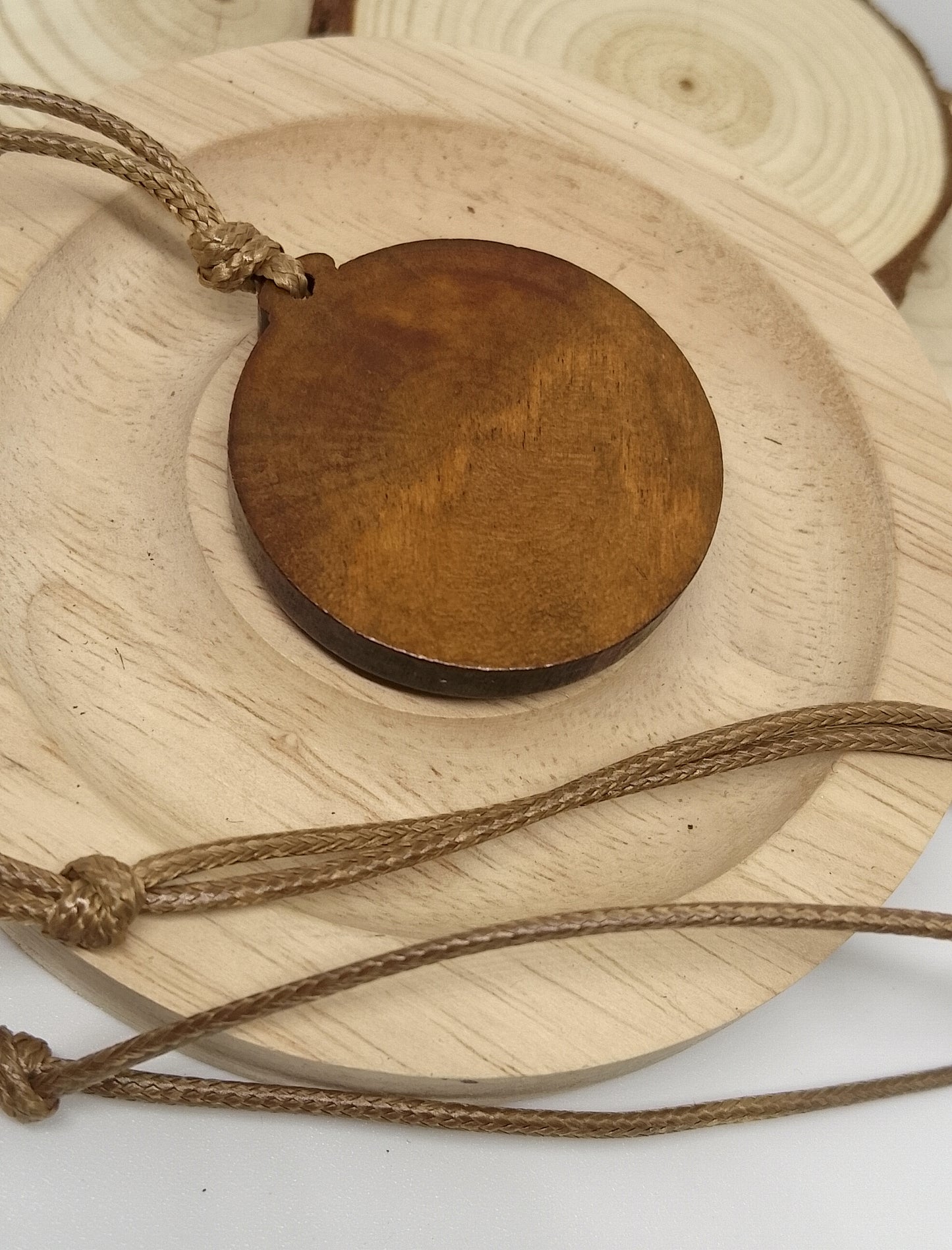 Collier en bois yin yang