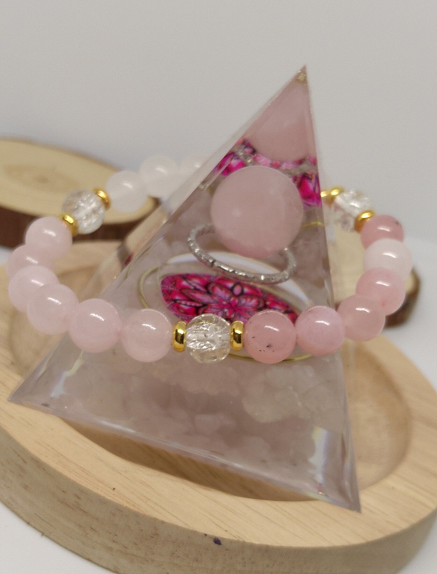 pyramide orgonite et bracelet quartz et jade rose