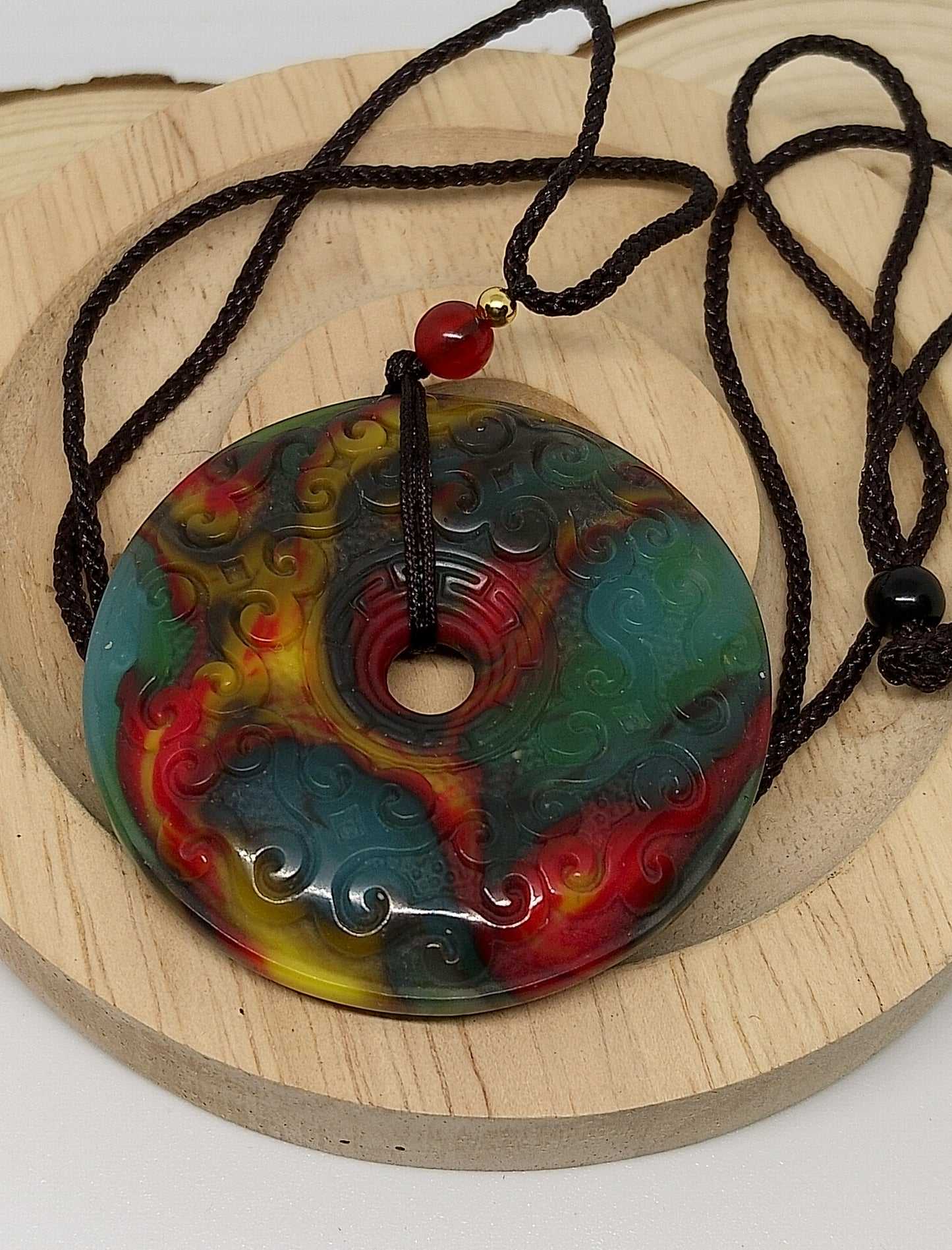 Collier en verre coloré