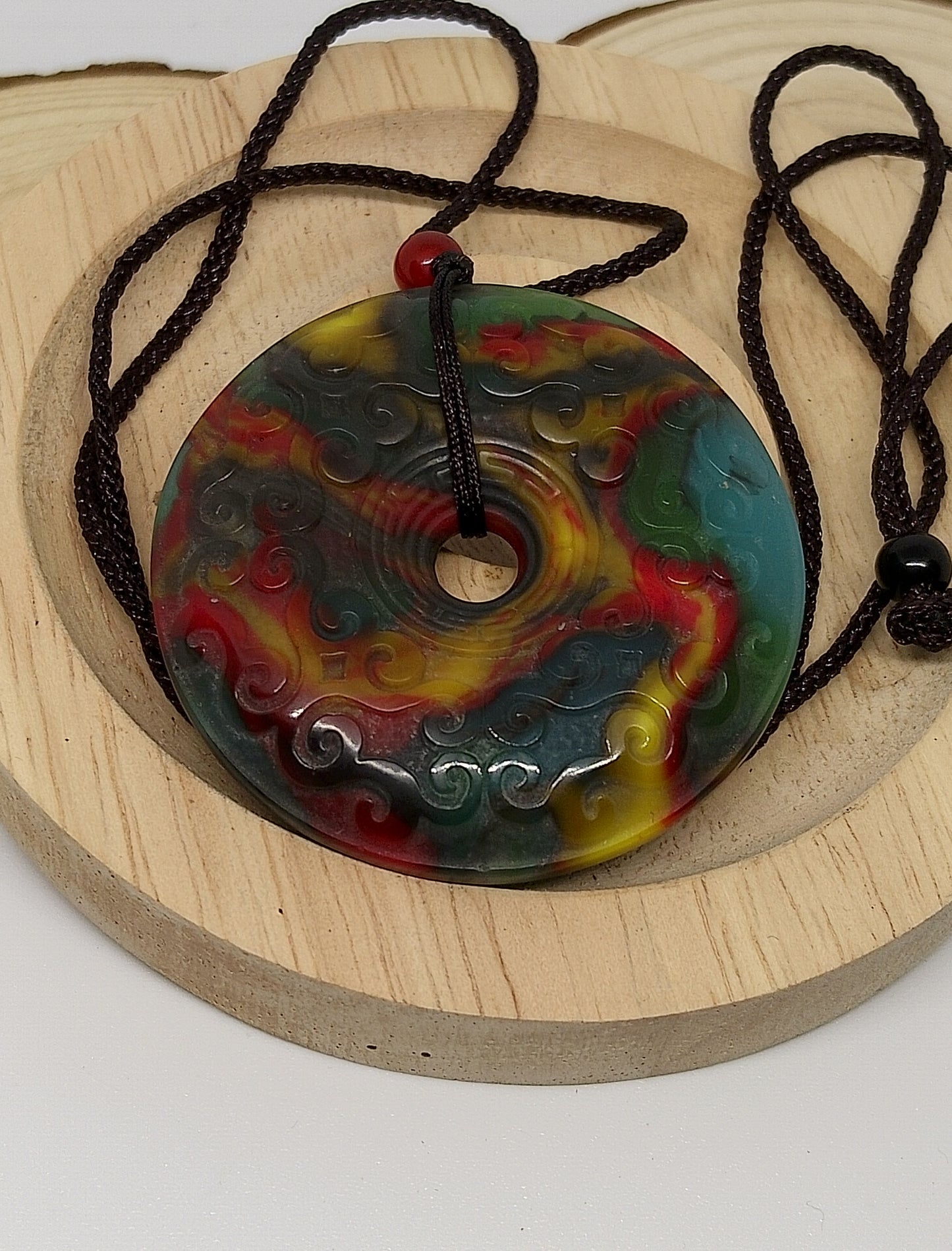 Collier en verre coloré