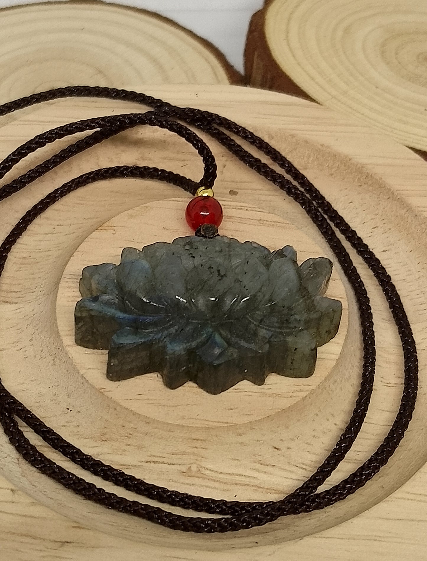 Collier fleur de lotus labradorite