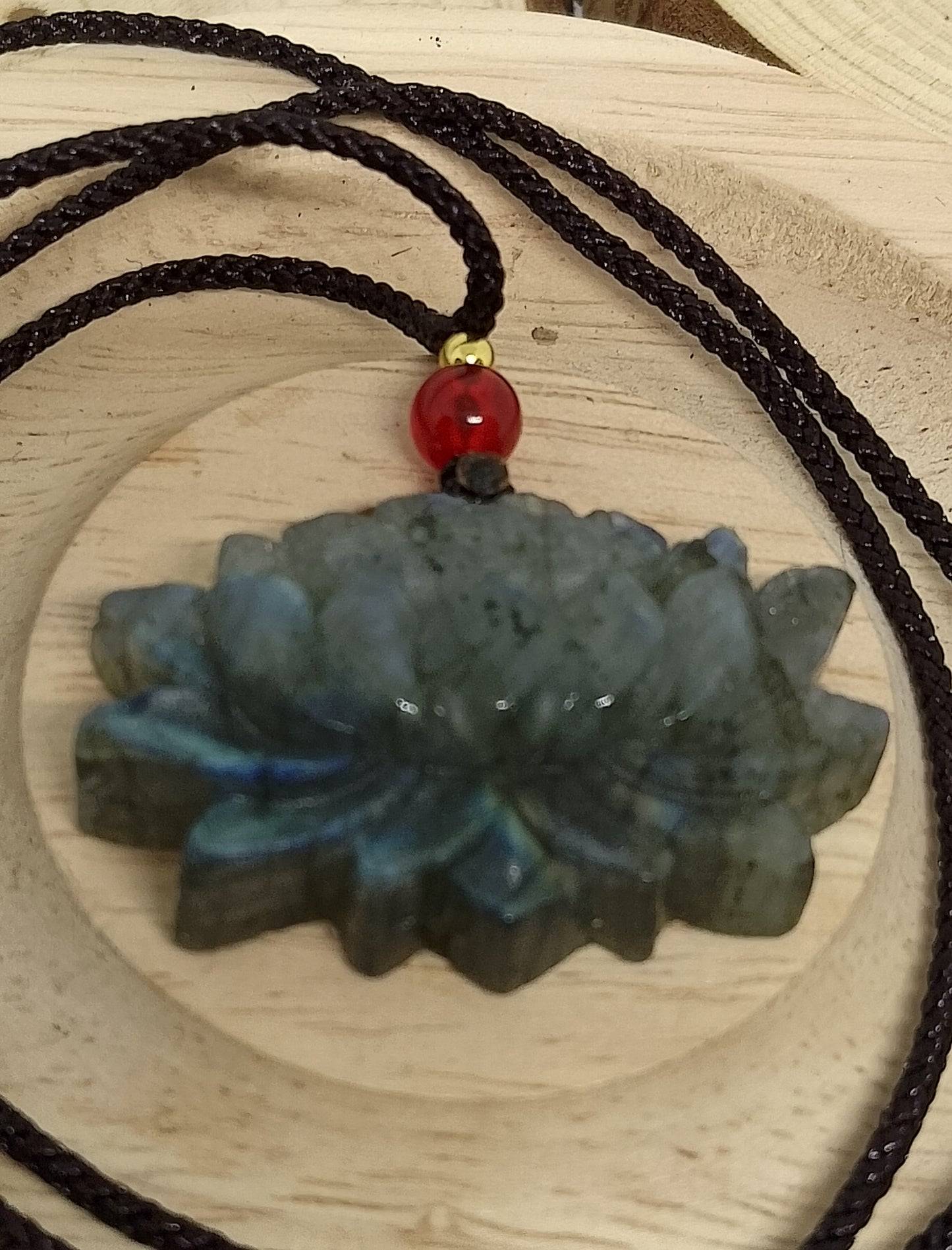 Collier fleur de lotus labradorite