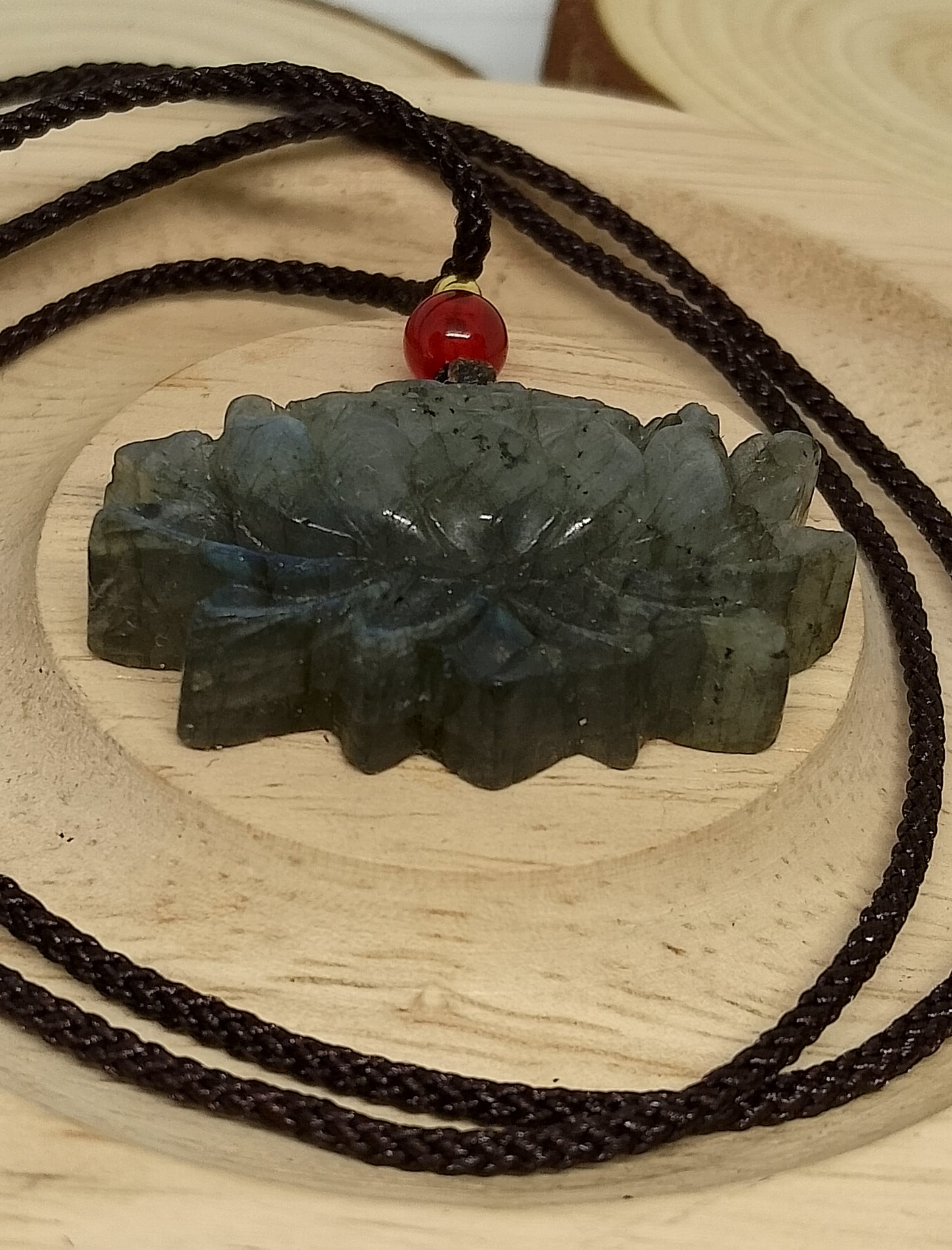 Collier fleur de lotus labradorite