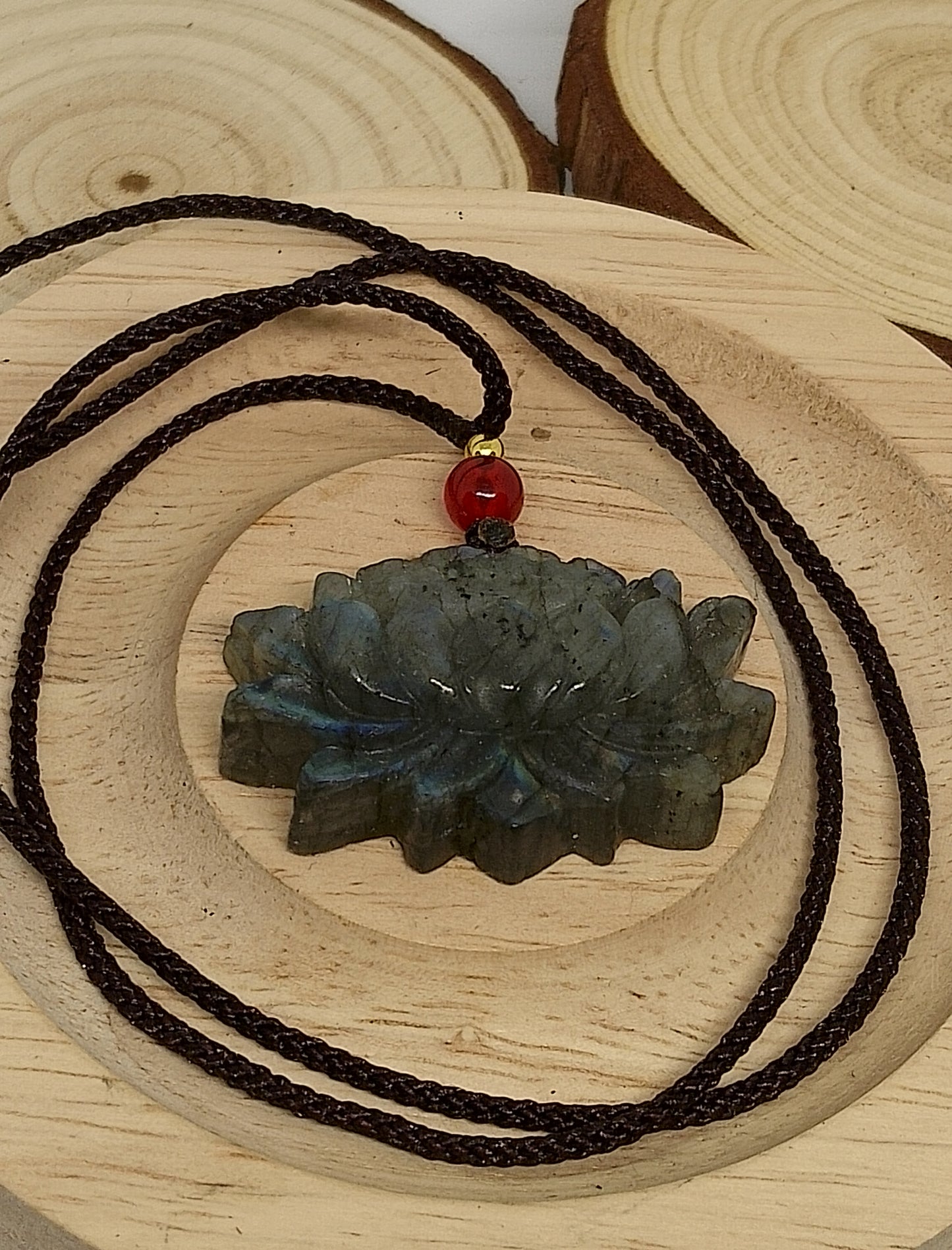 Collier fleur de lotus labradorite