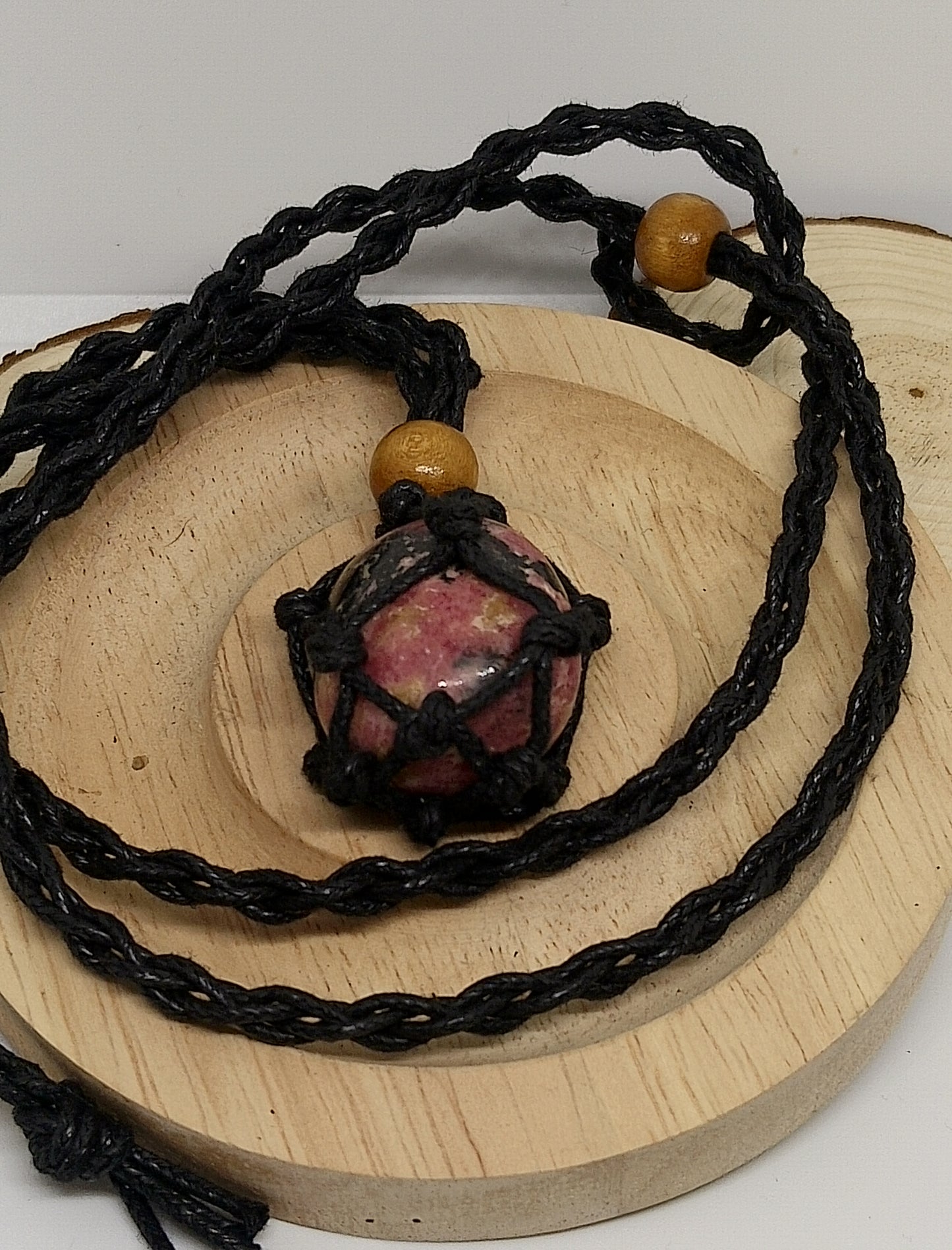 Collier filet en rhodonite