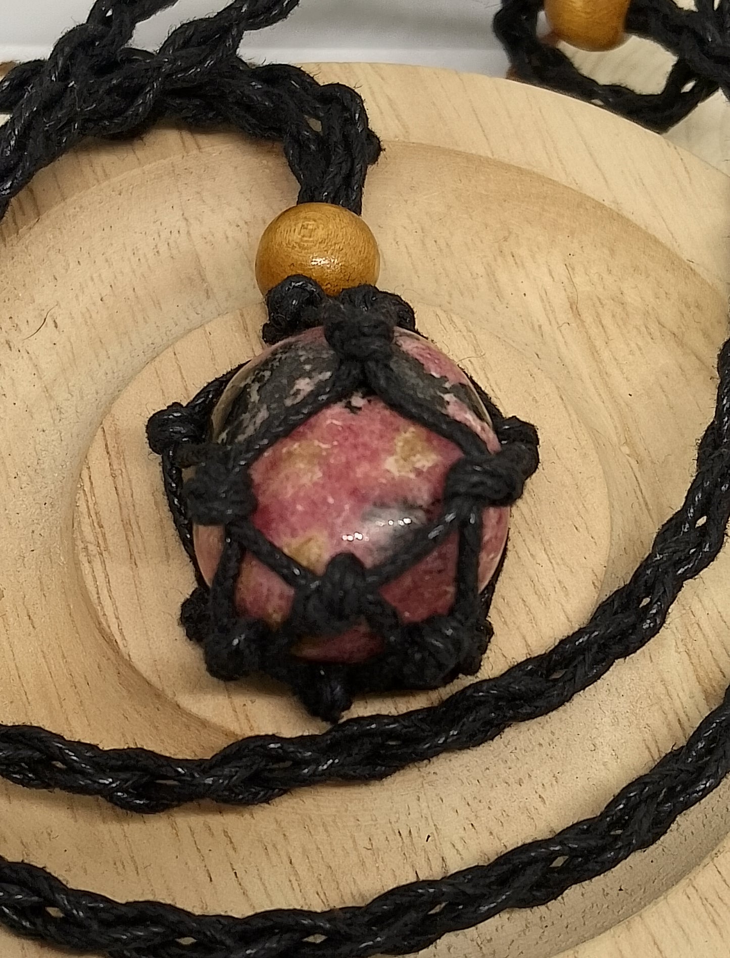 Collier filet en rhodonite