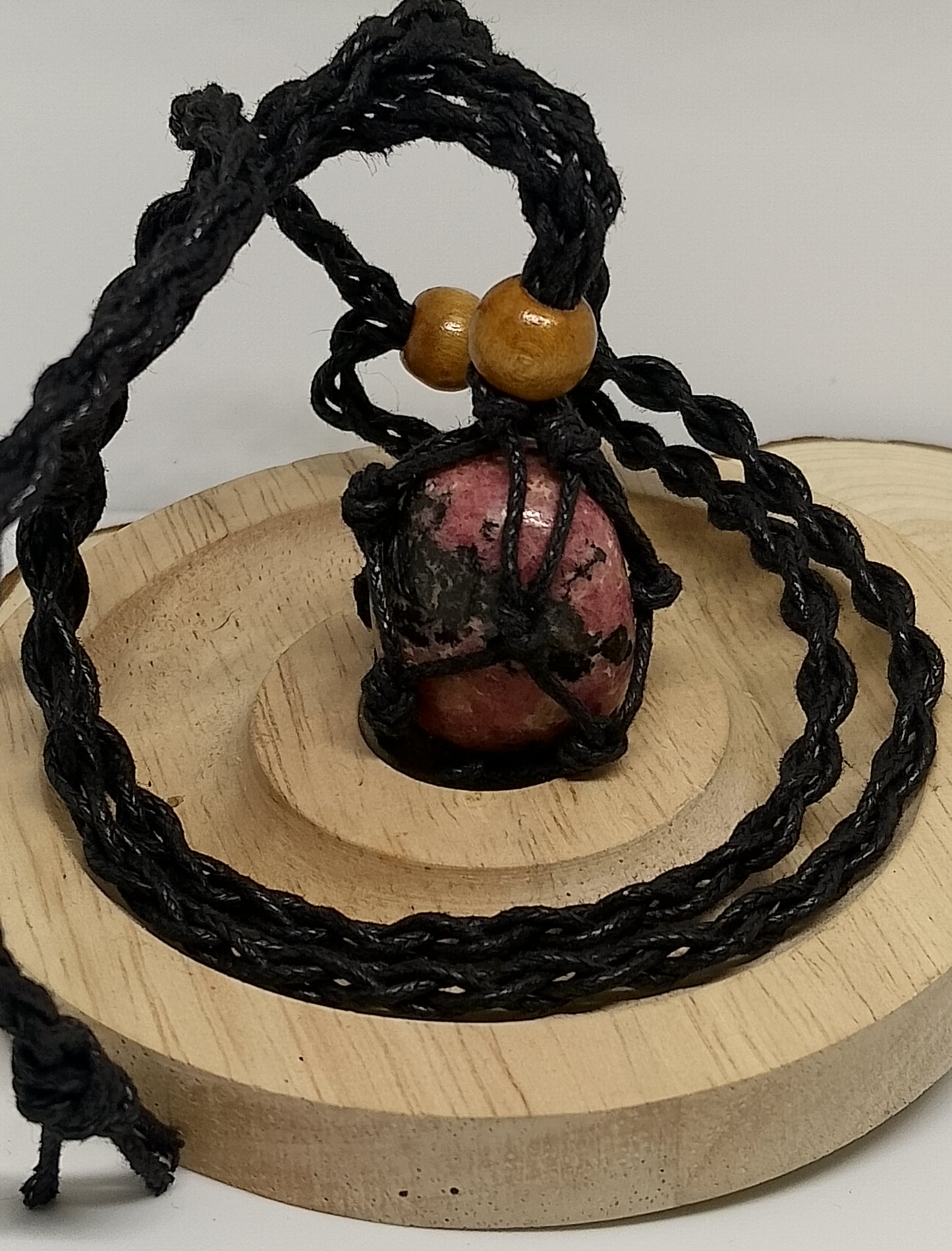 Collier filet en rhodonite