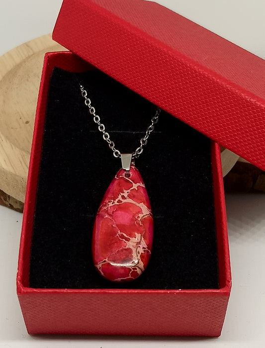 Collier en jaspe impérial rouge