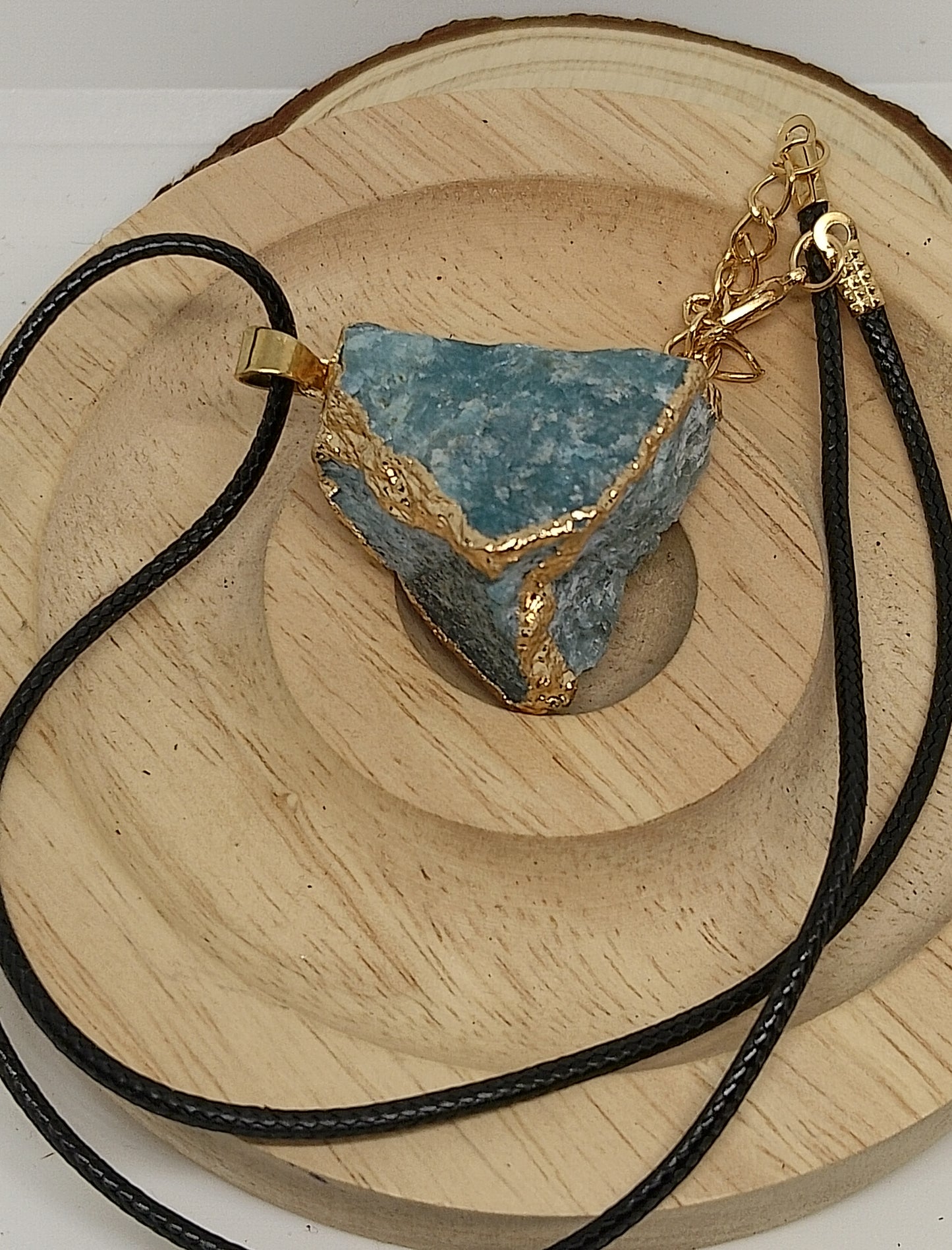 Collier en apatite brute