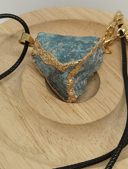 Collier en apatite brute