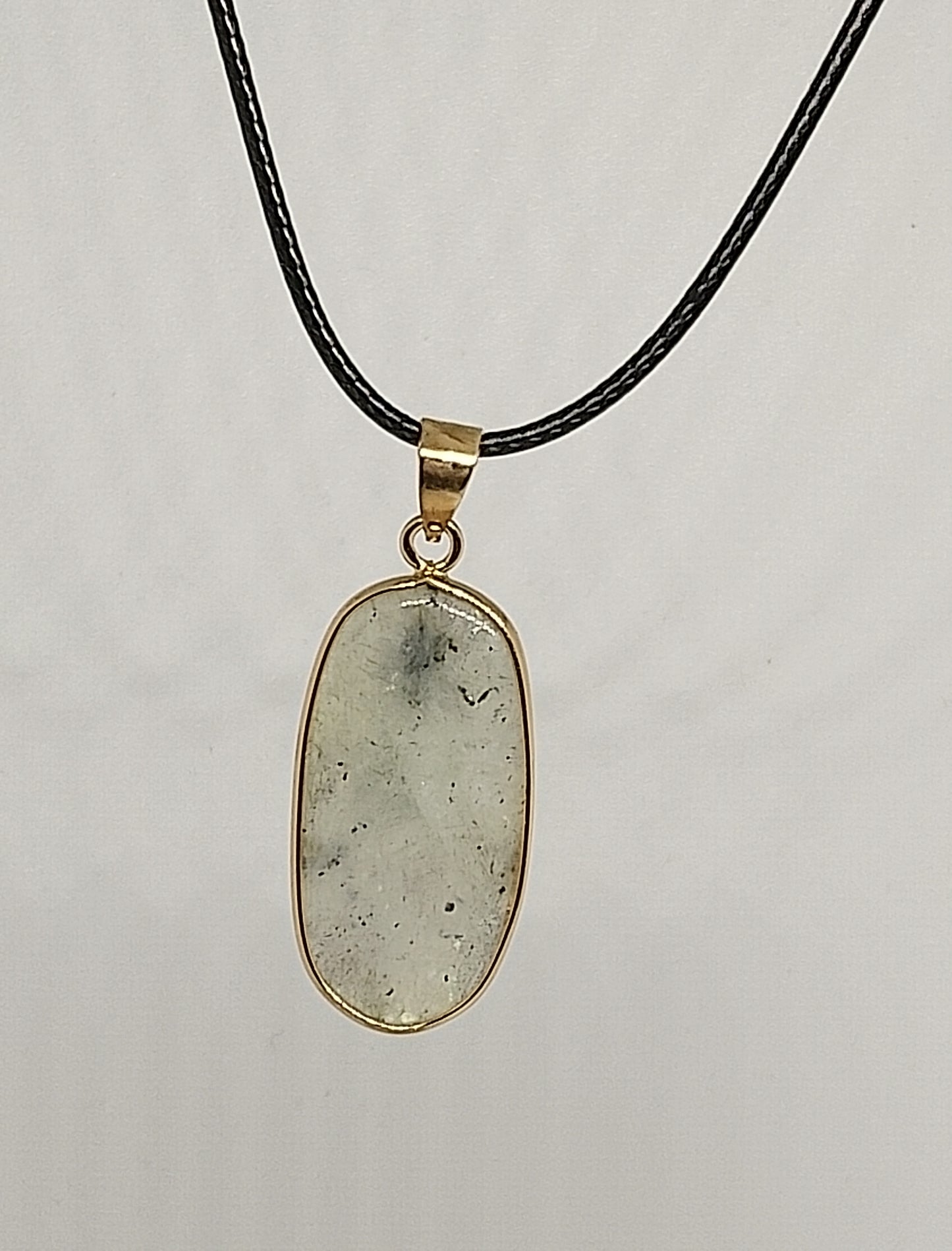 Collier en labradorite blanche