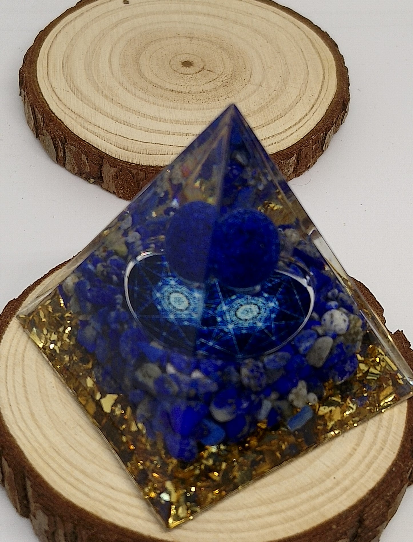 pyramide orgonite lapis lazuli