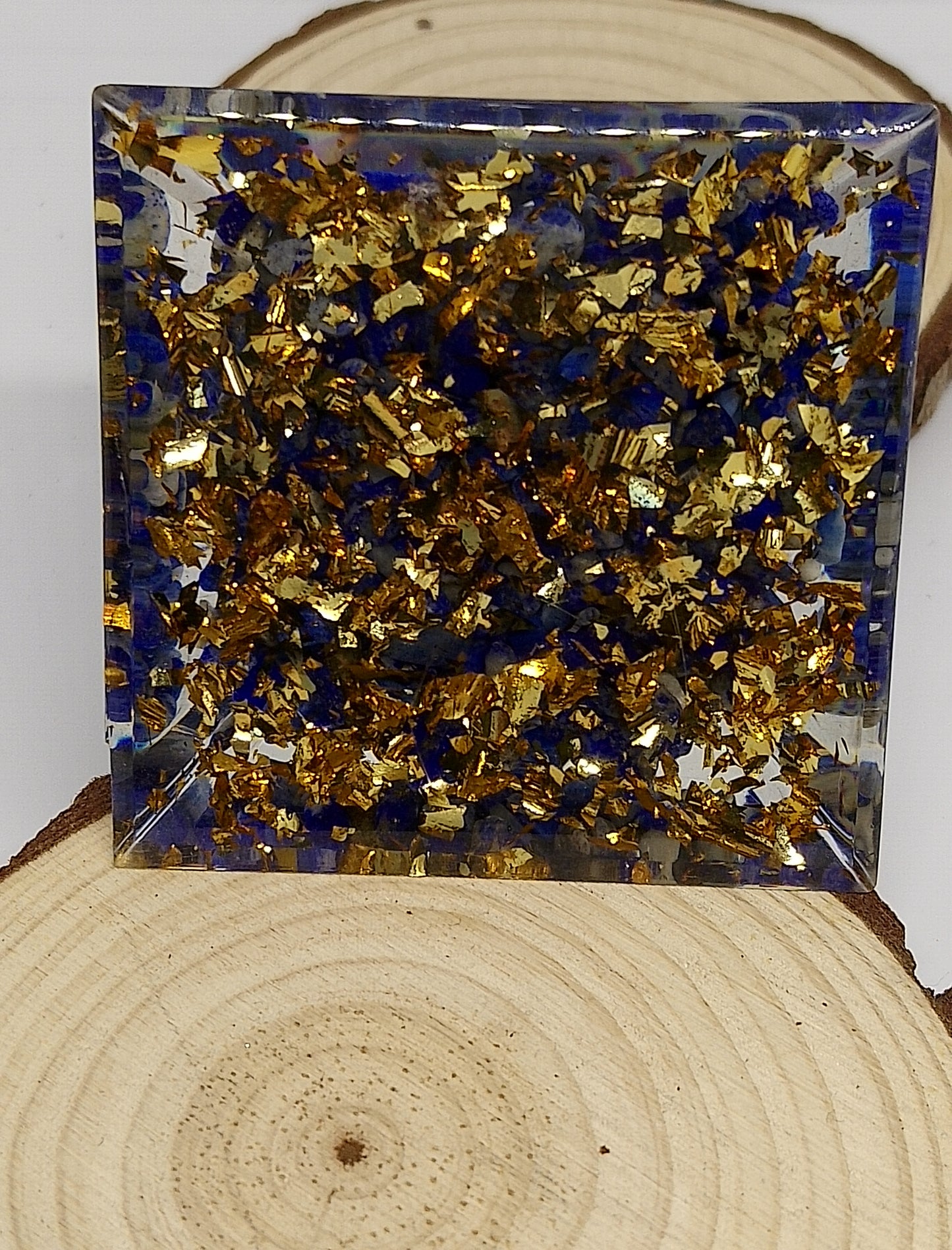 pyramide orgonite lapis lazuli