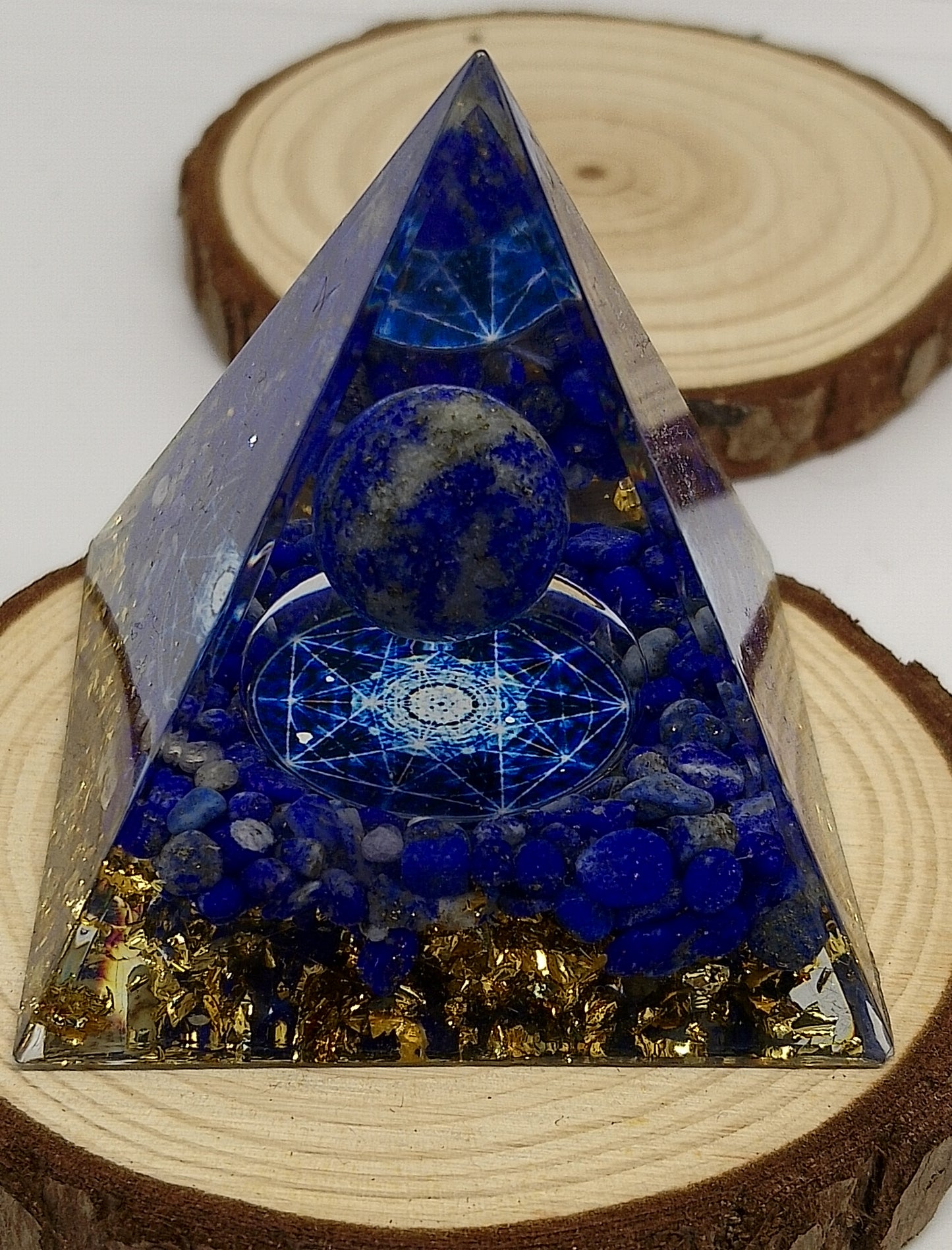 pyramide orgonite lapis lazuli