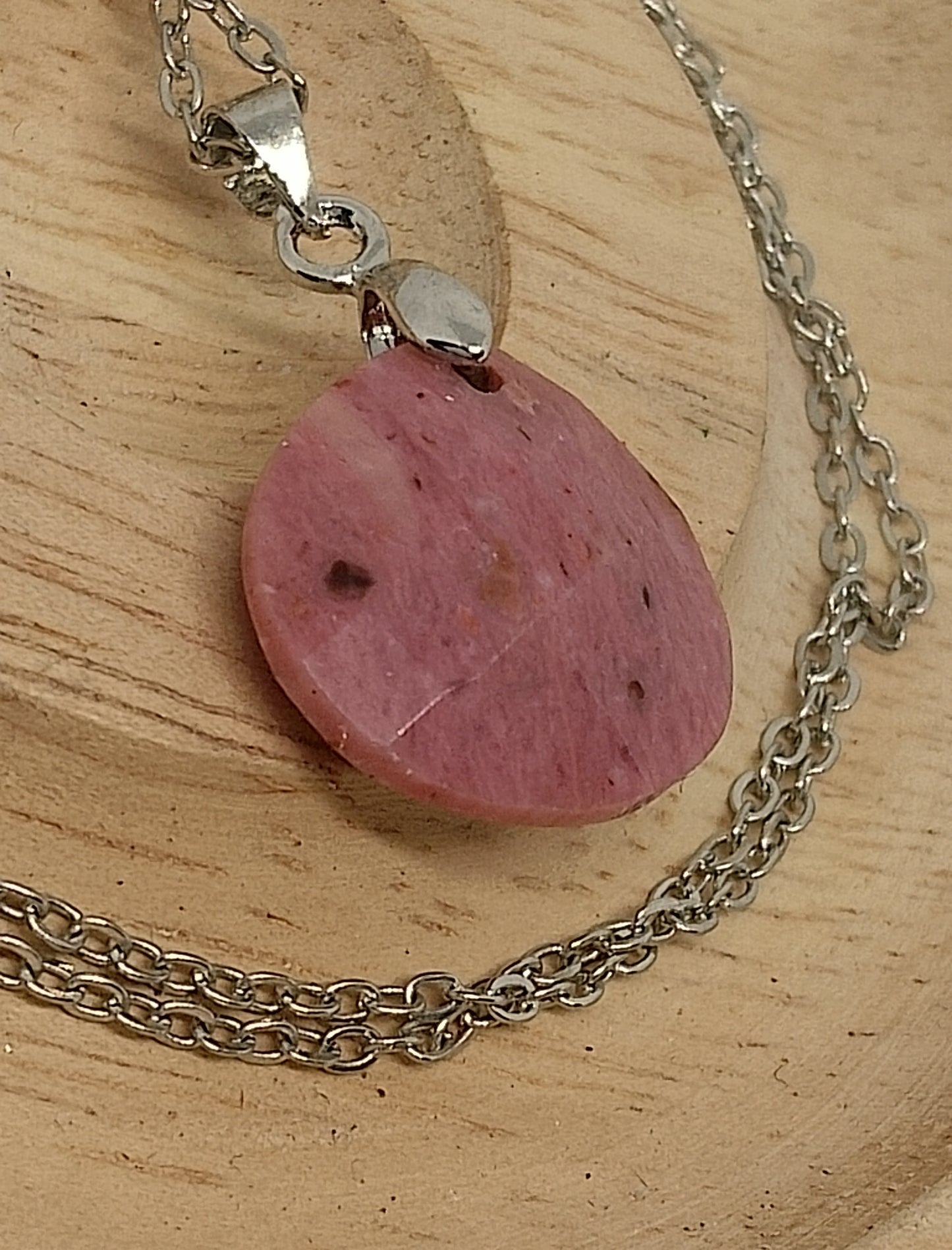 Collier en rhodocrosite