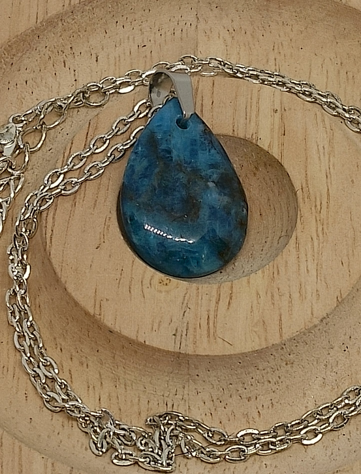 Collier en apatite