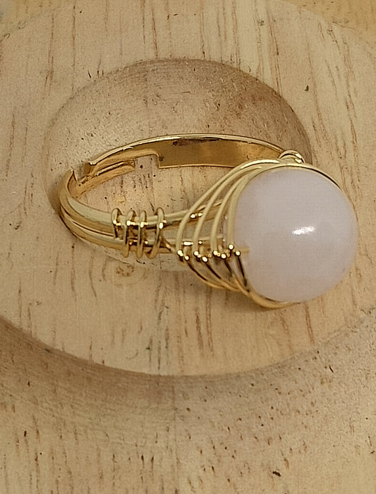 Bague en quartz blanc ajustable