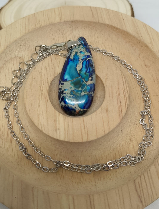Collier en jaspe impérial bleu
