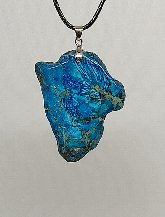 Collier en pierre de jaspe impérial bleu turquoise