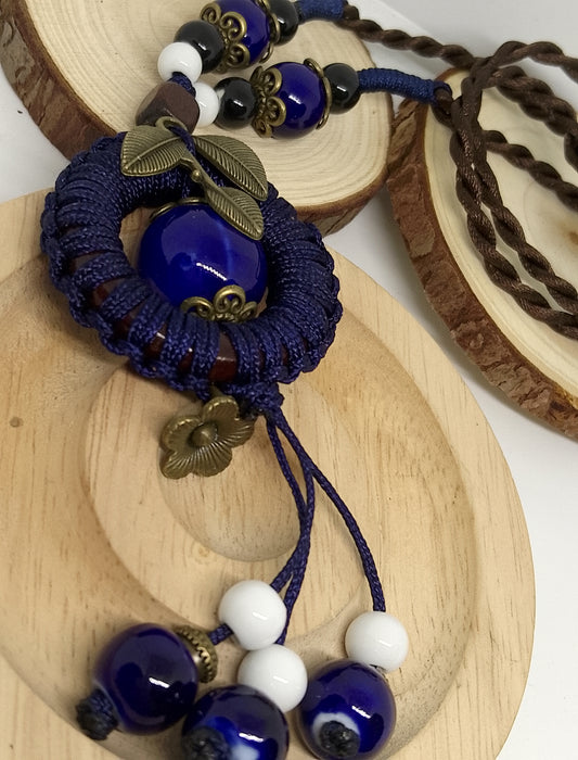 Collier en perles de verre coloré marine