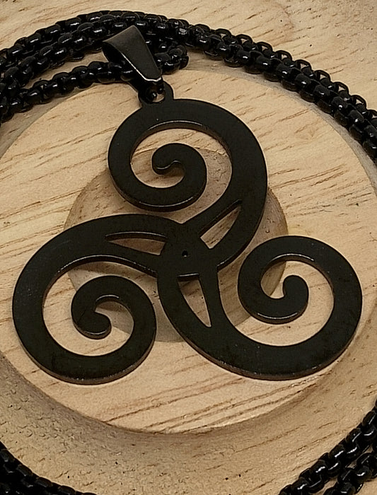Collier triskel noir