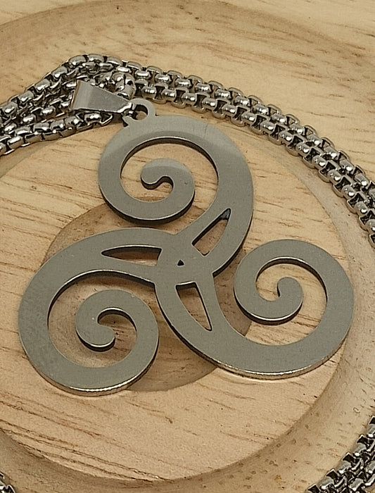Collier triskel argenté