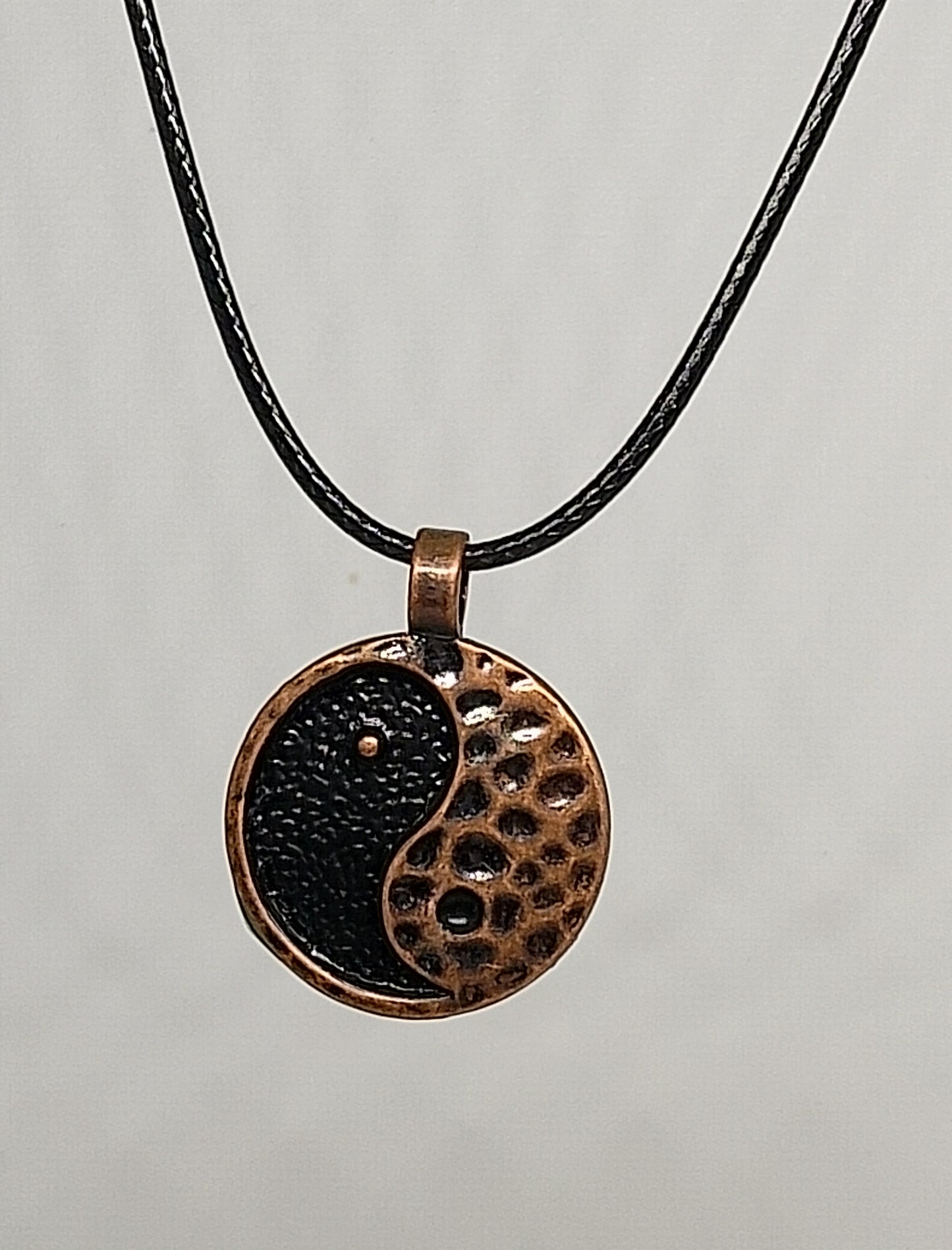 Collier ying yang en bronze