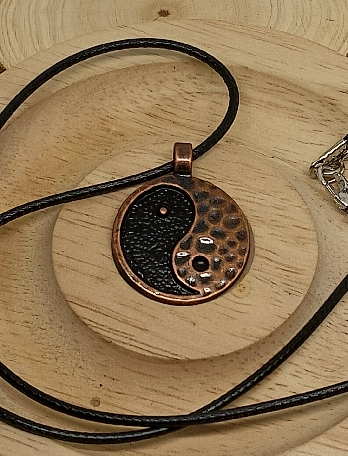Collier ying yang en bronze