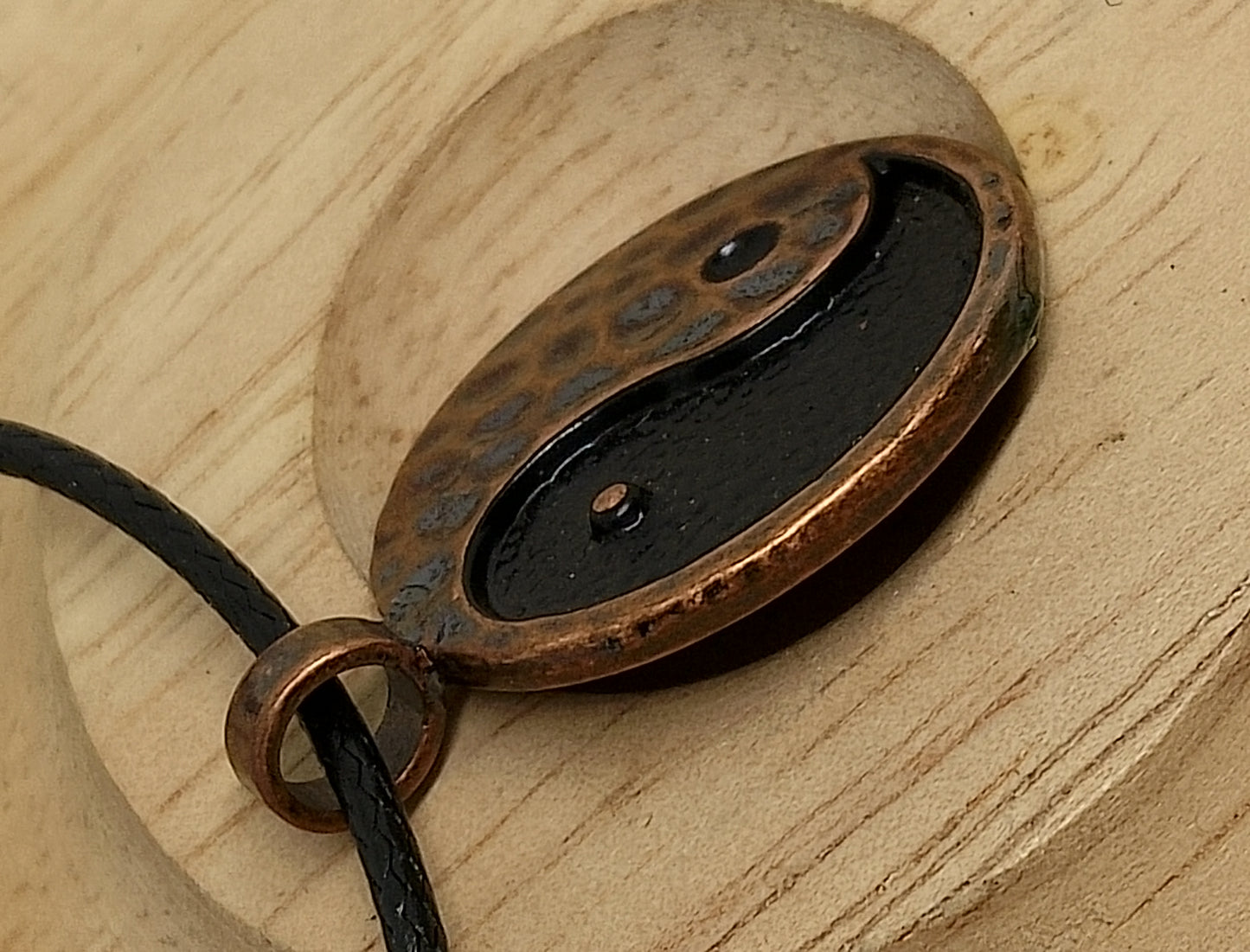 Collier ying yang en bronze