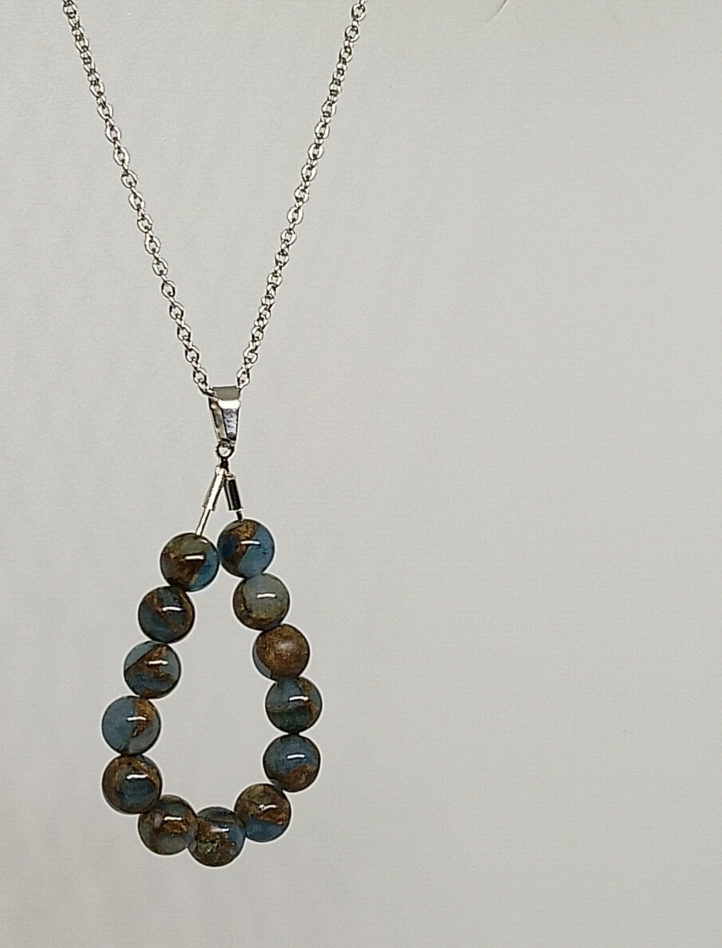 Collier en jaspe polychrome et acier inoxydable