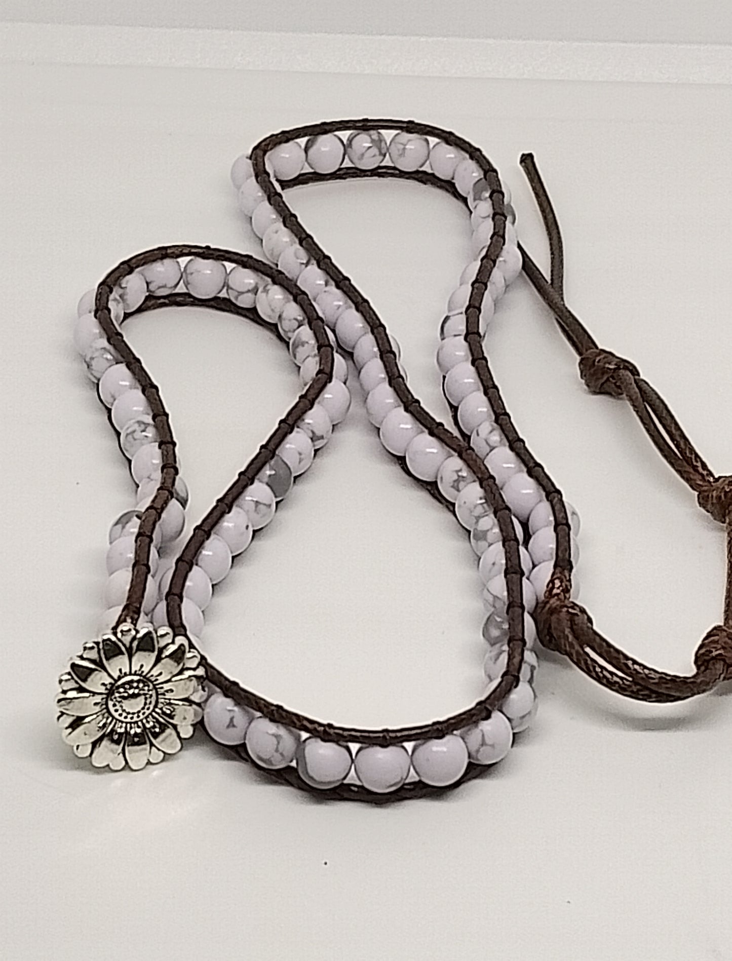 Bracelet enveloppant en howlite blanche 6mm