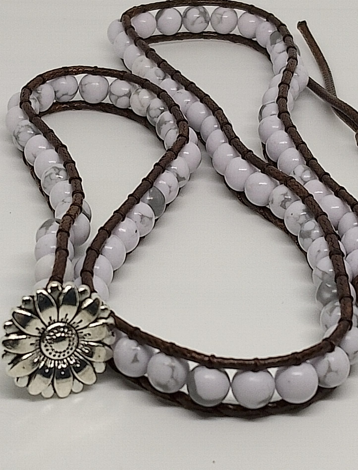 Bracelet enveloppant en howlite blanche 6mm