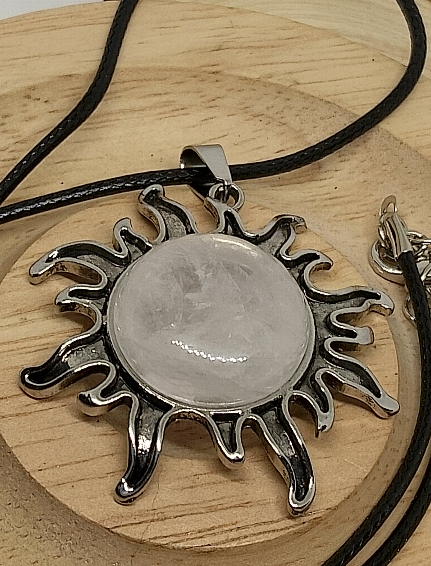 Collier soleil en quartz blanc