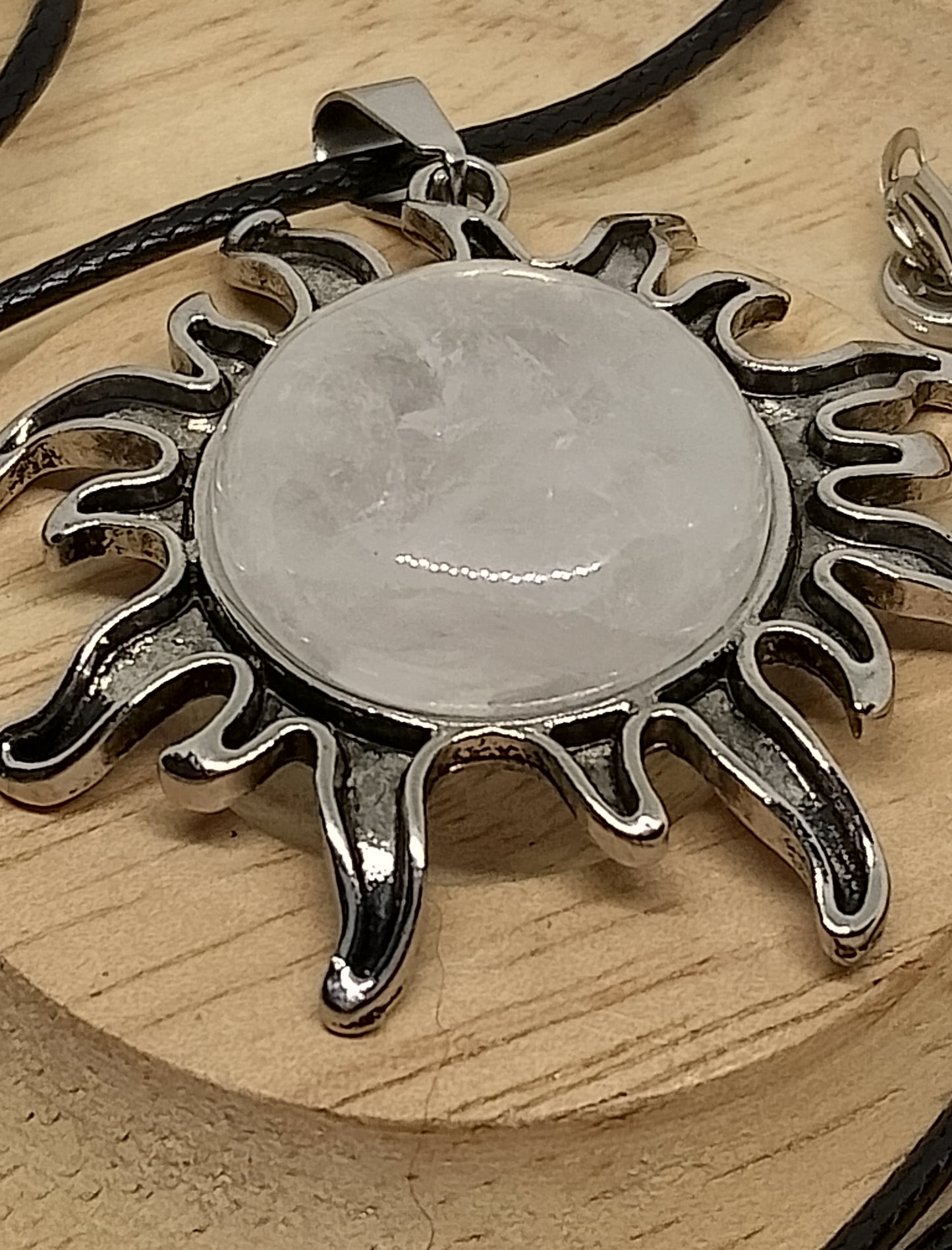 Collier soleil en quartz blanc