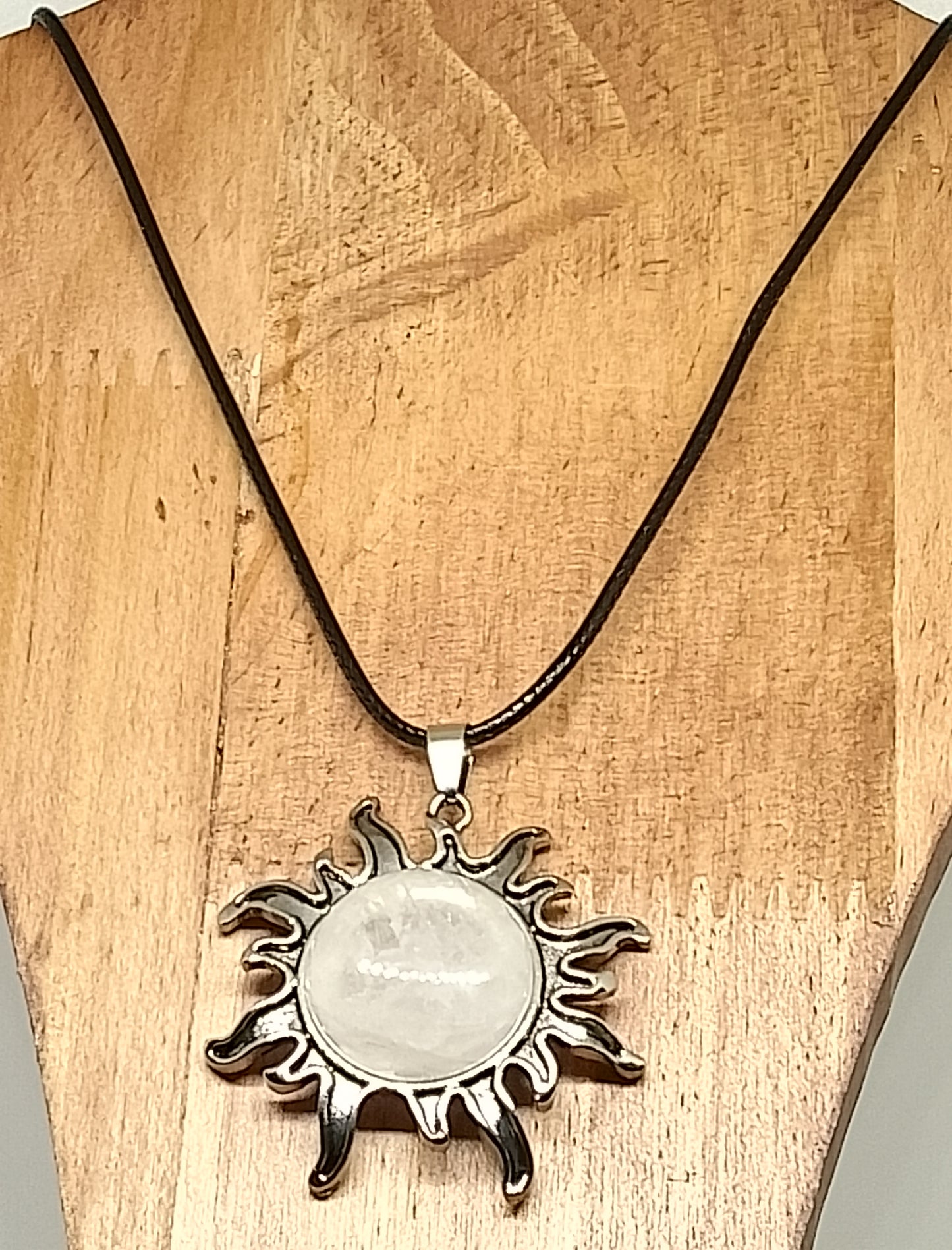 Collier soleil en quartz blanc