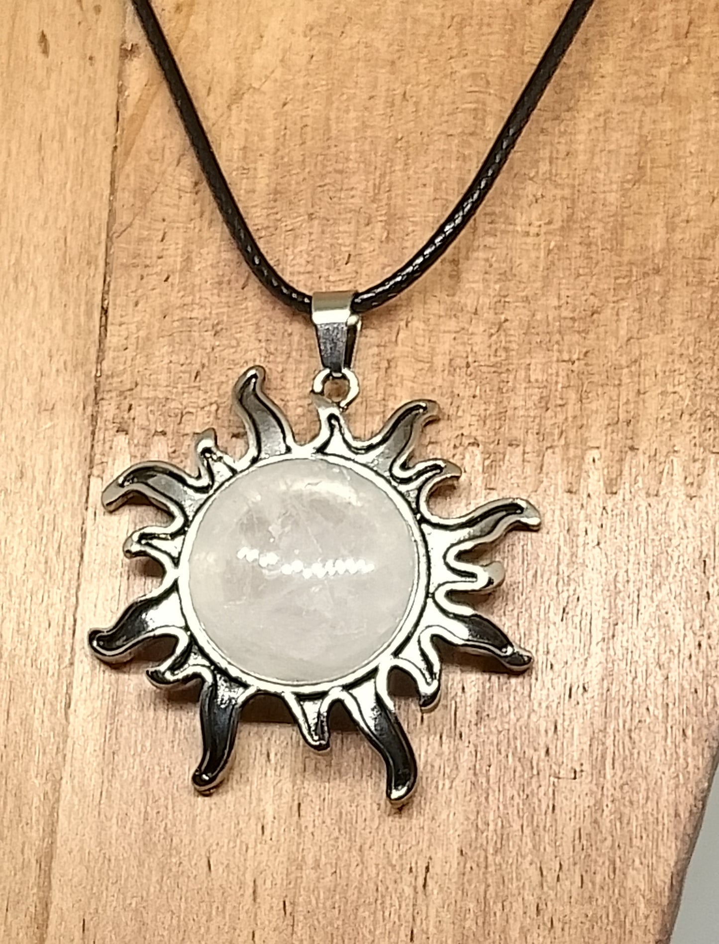 Collier soleil en quartz blanc