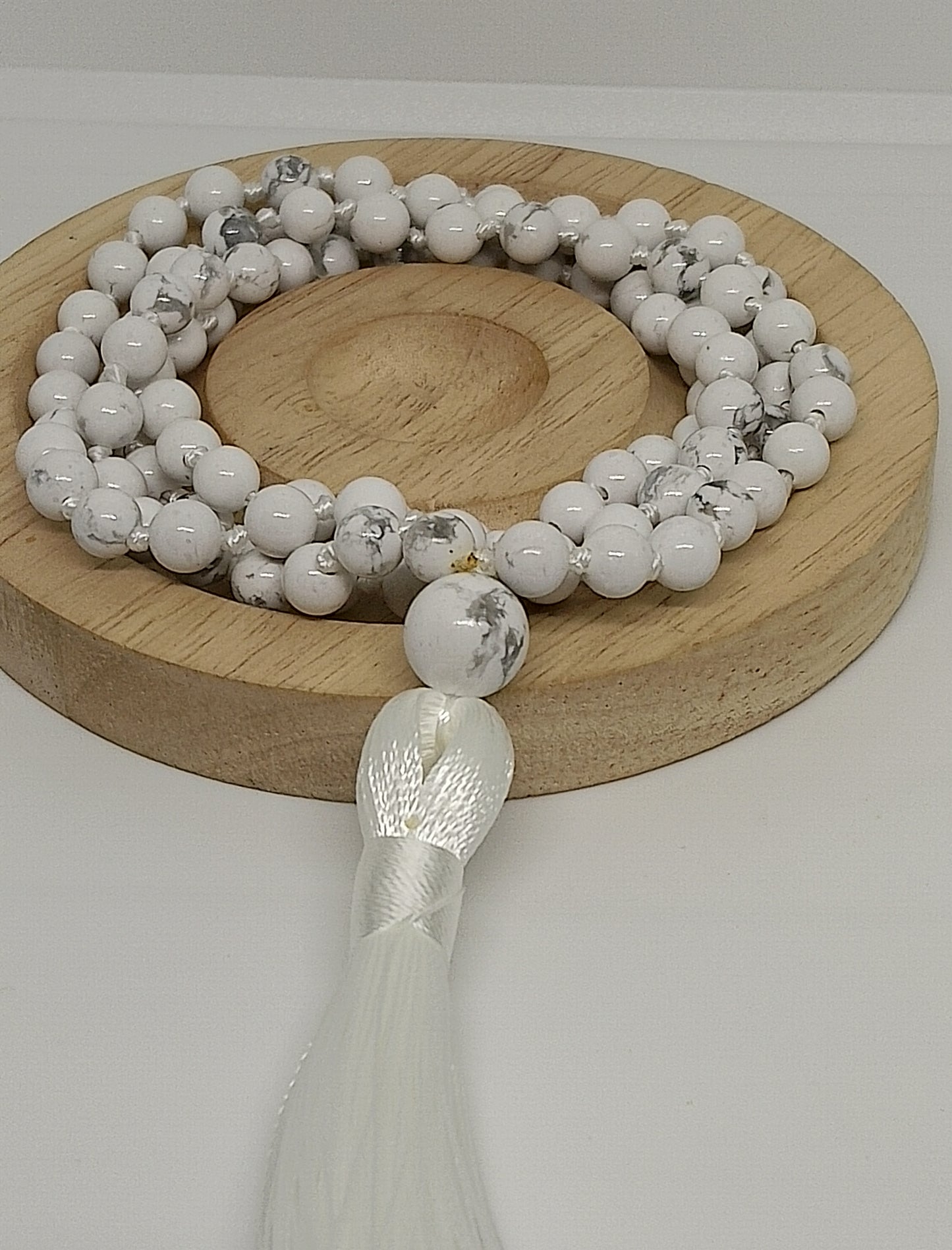 Collier Mala howlite blanche 6mm